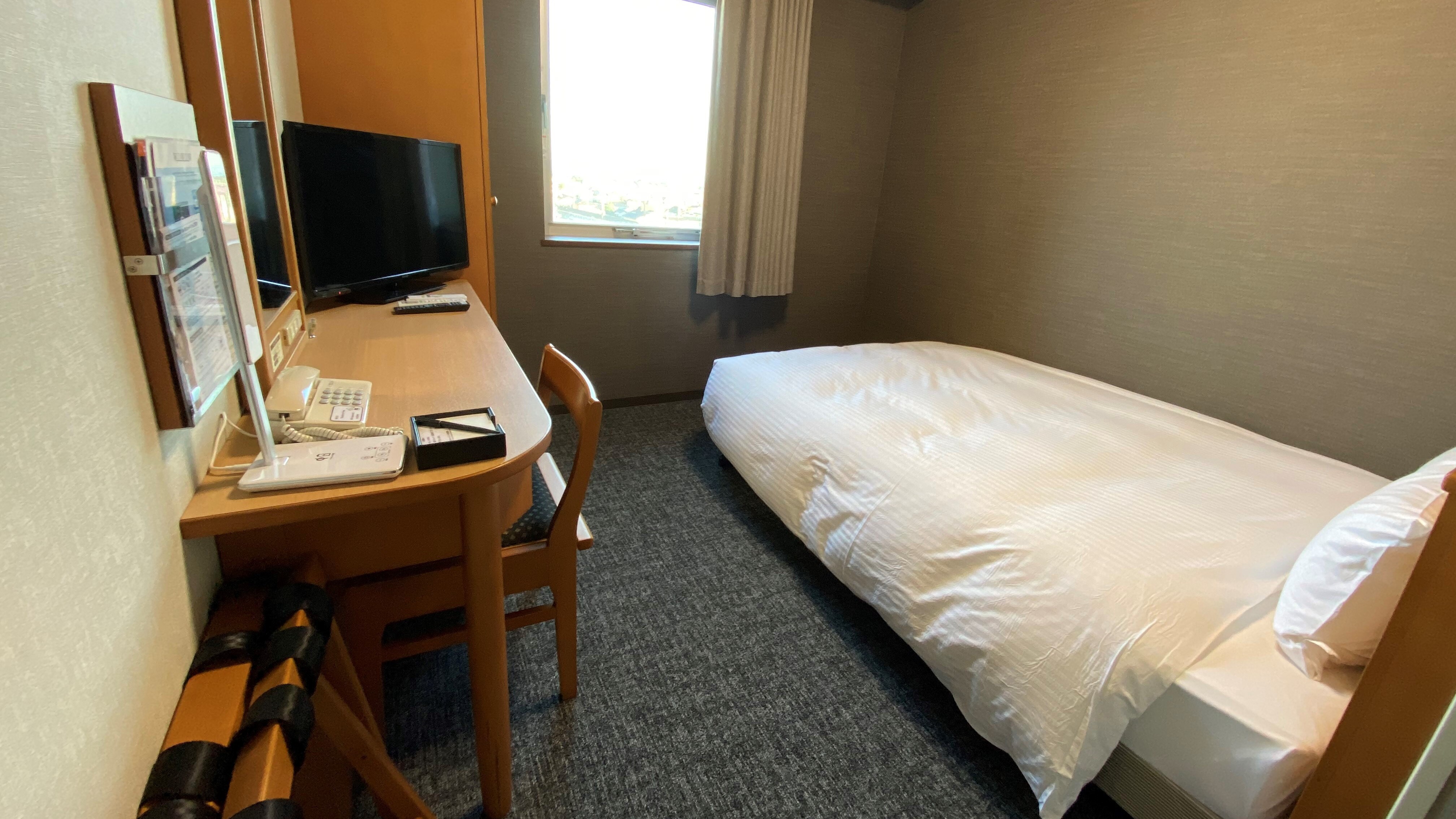 單人房:床尺寸 140 x 196(12 平方公尺起)