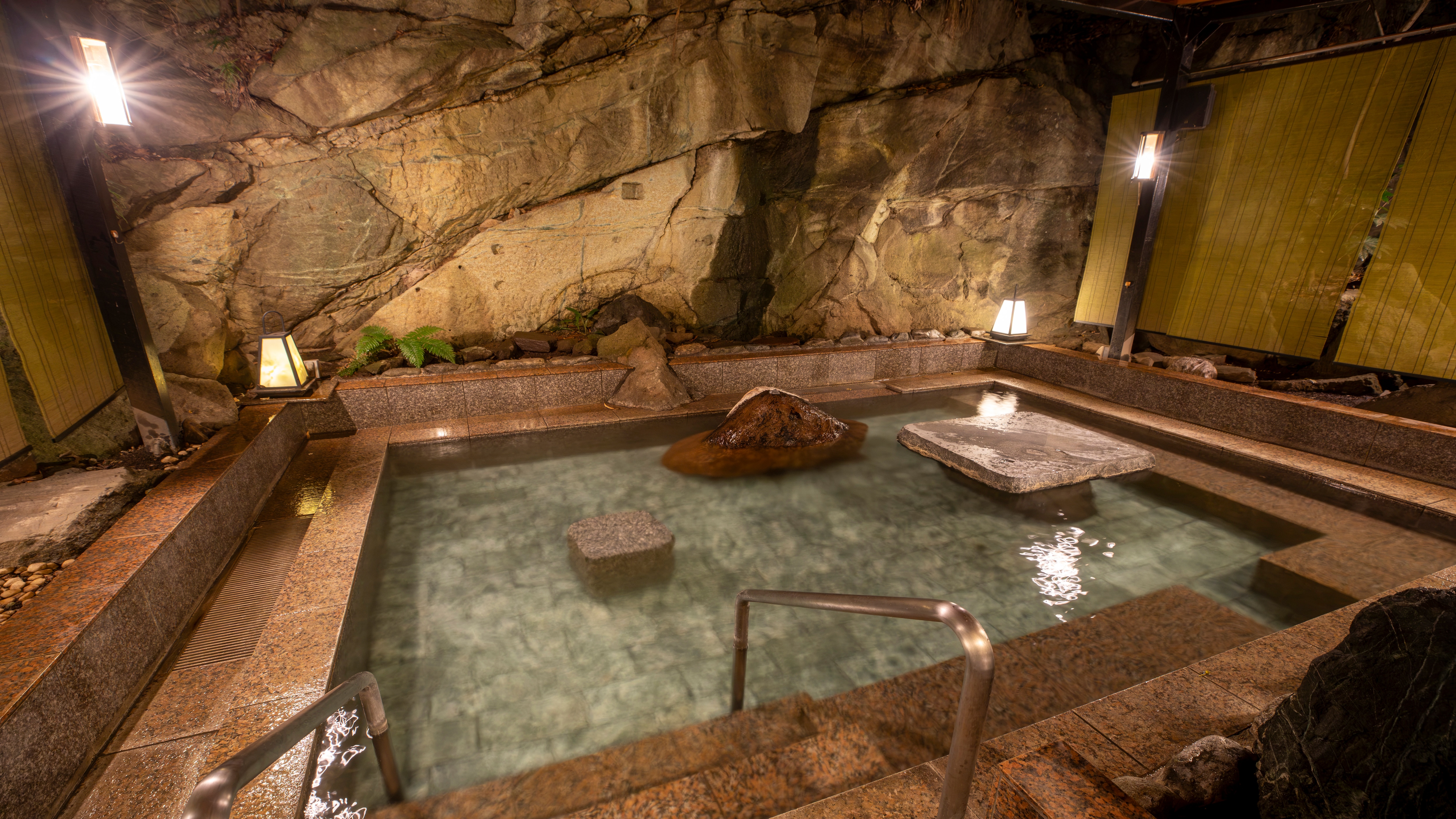 Open-air bath (men's bath)