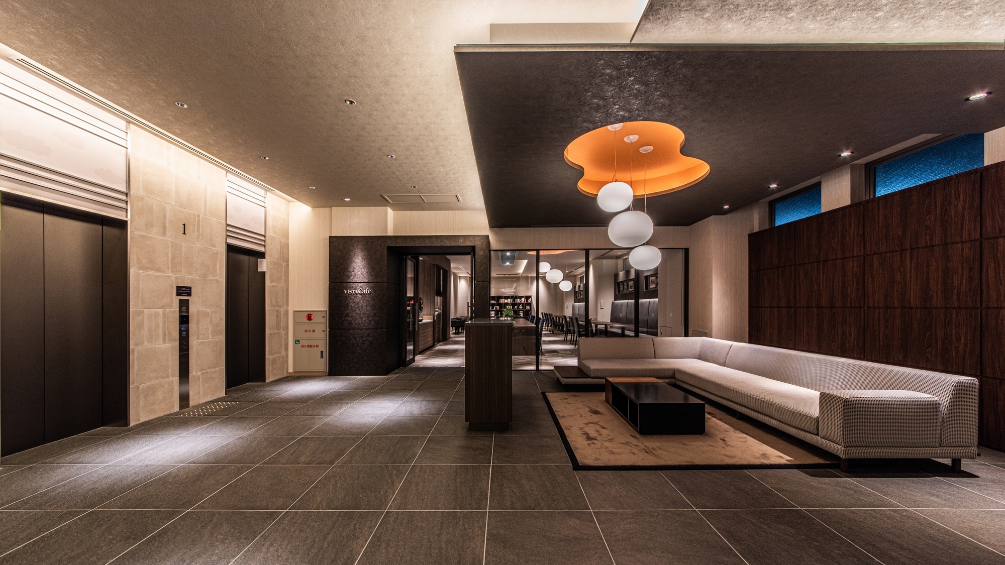 Lounge / elevator hall