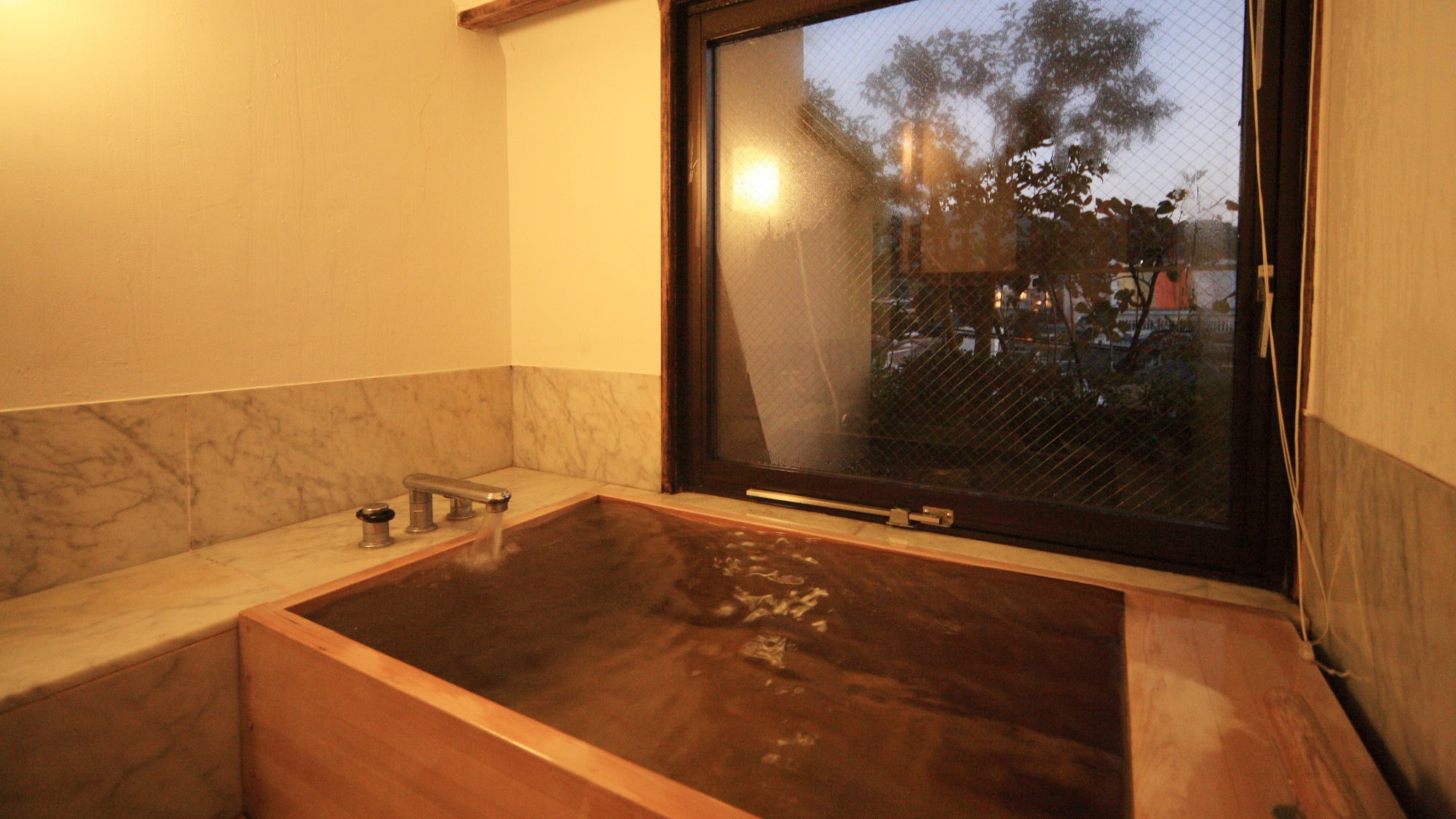 [East Building Guest Room] Image 02