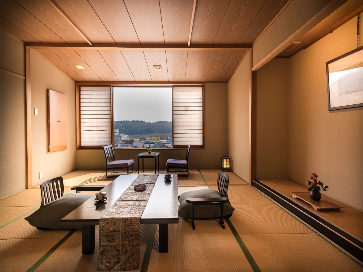 Japanese-style guest rooms boasting panoramic views of the Zao mountain range [East Wing]