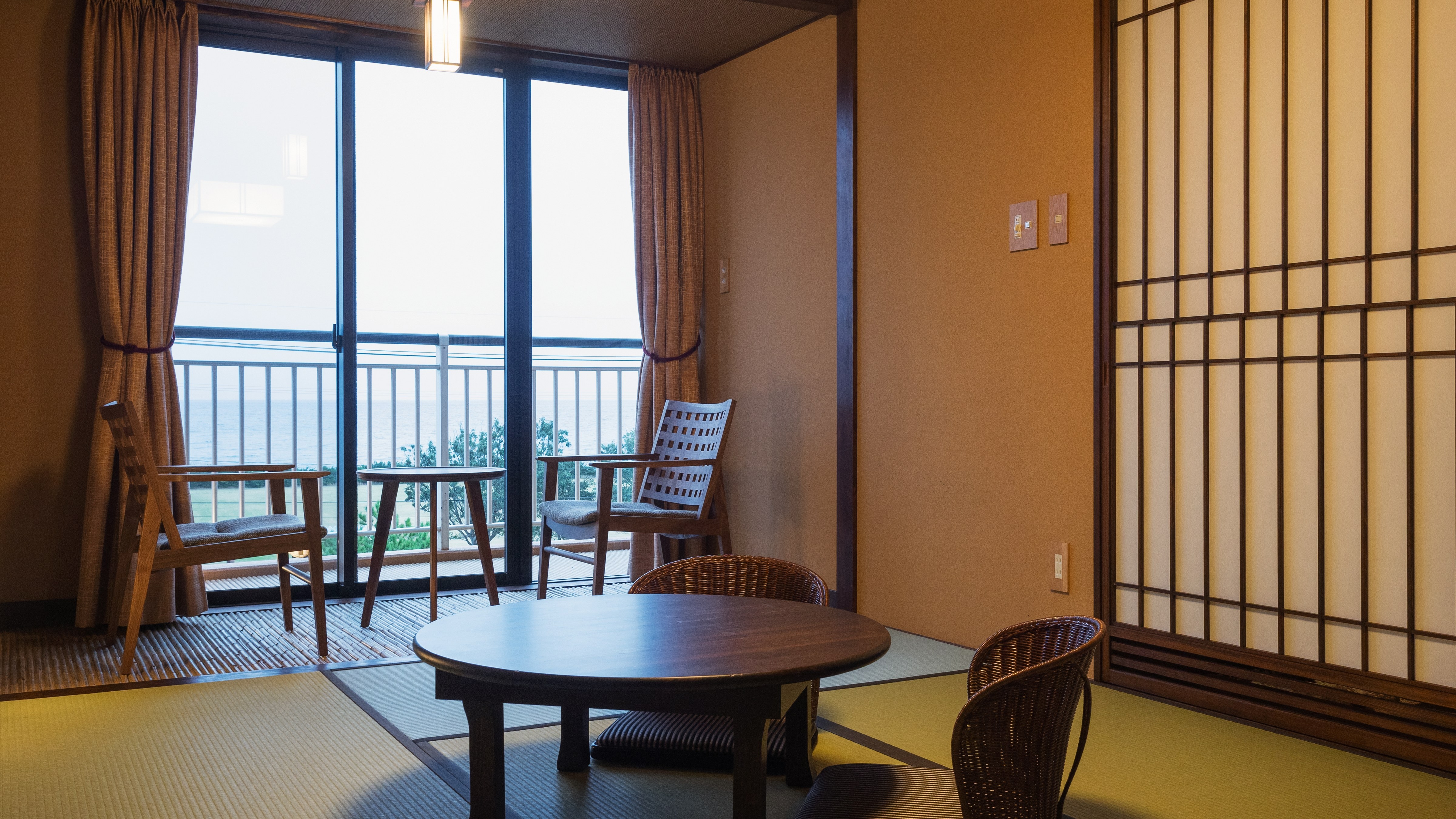 Japanese-style room with semi-open-air garden 6 tatami mats