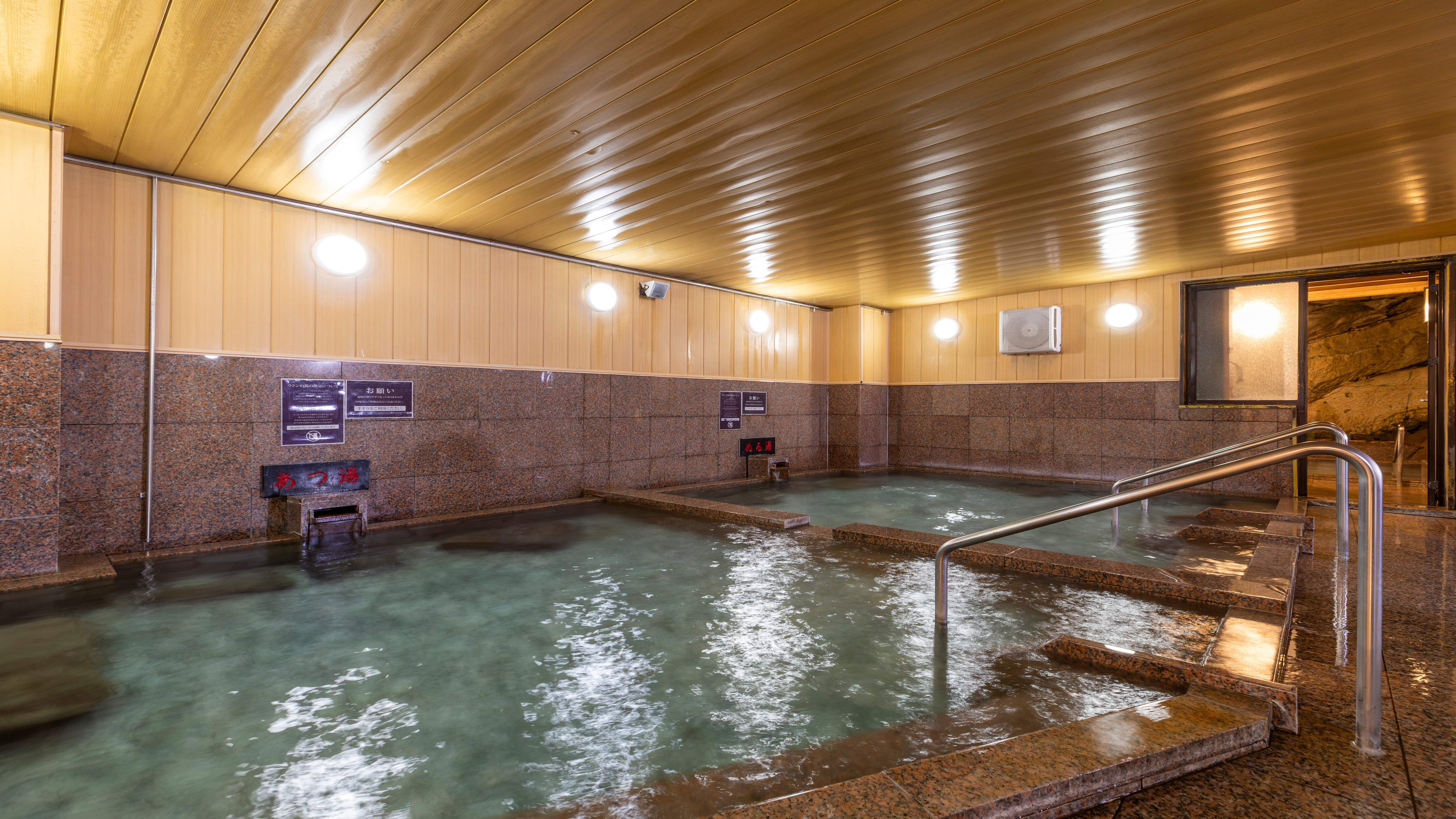 Large public bath (men's bath)