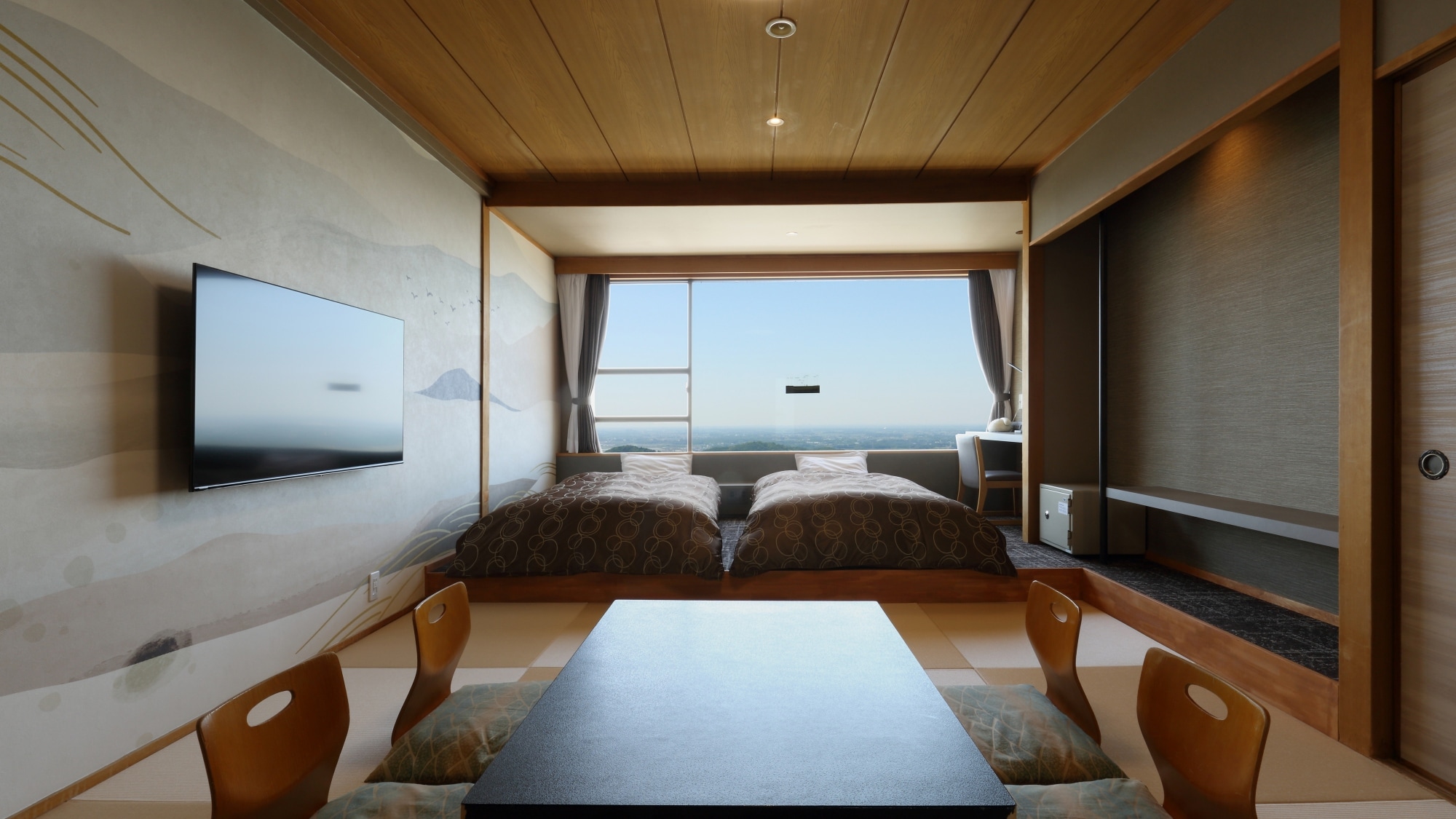 [Japanese-style room with 10 tatami mats] Room with a view of the natural nightscape