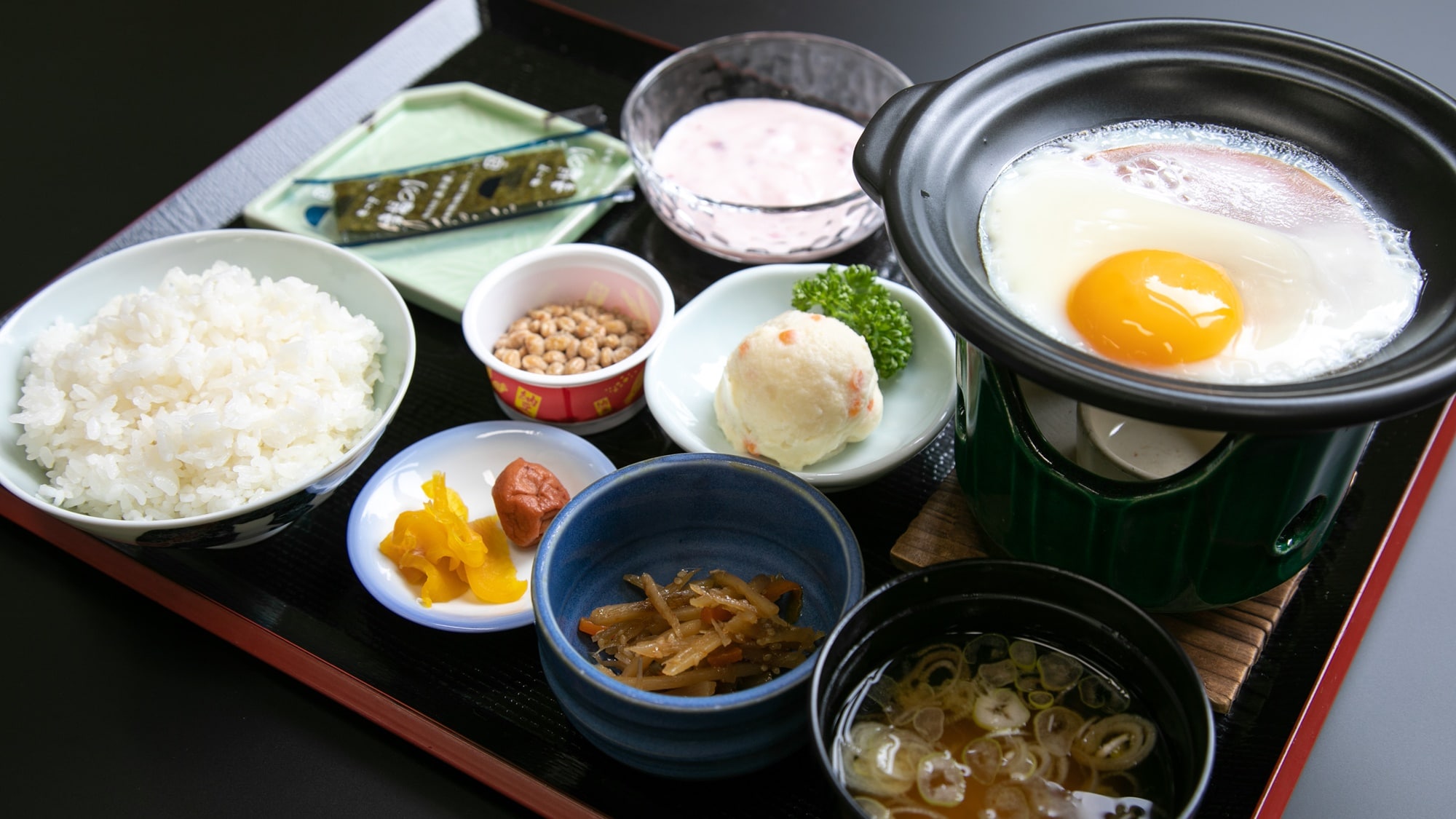 *Breakfast example: Japanese breakfast made with Akitakomachi brand rice