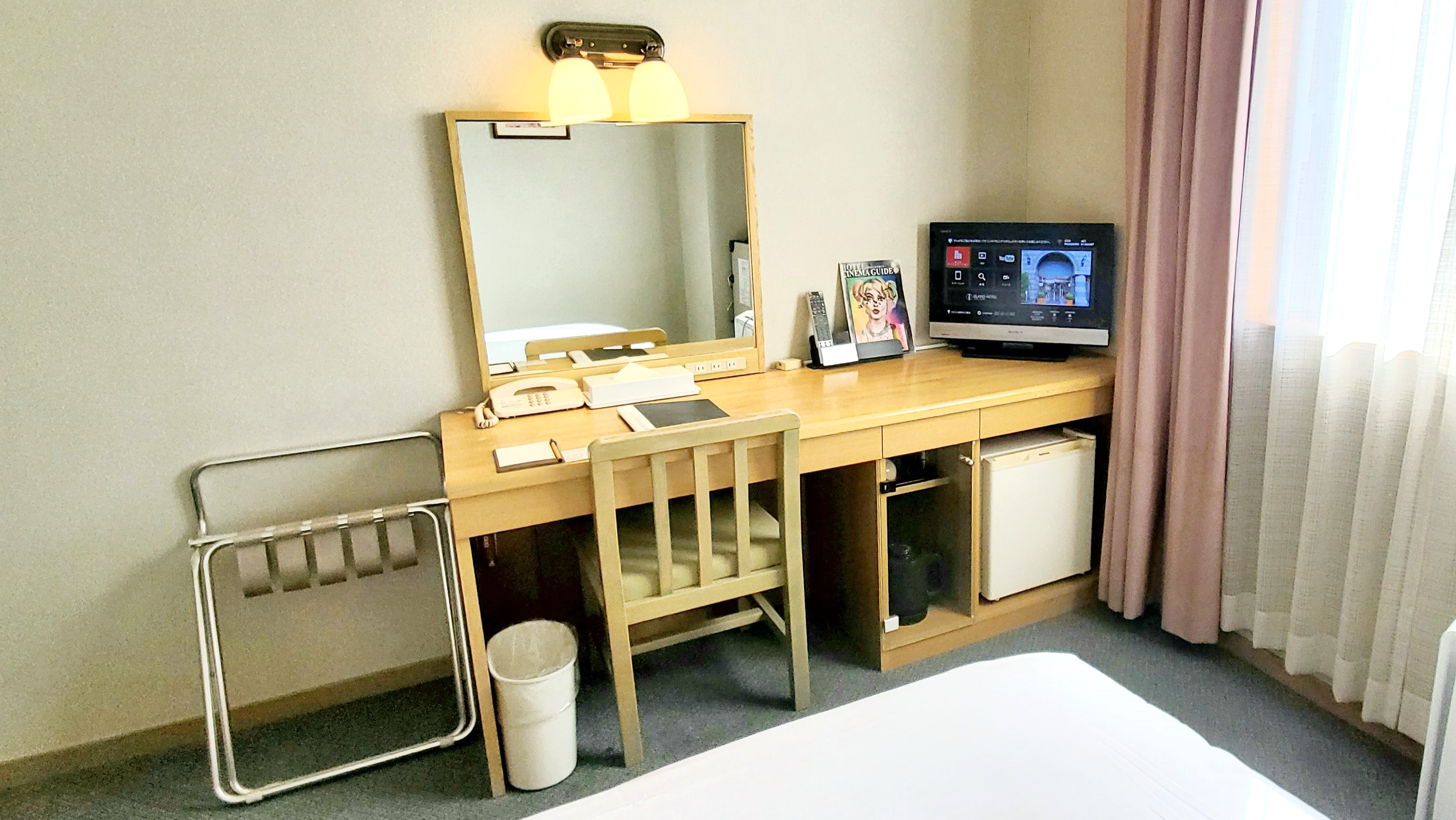Desk (single room/double room)