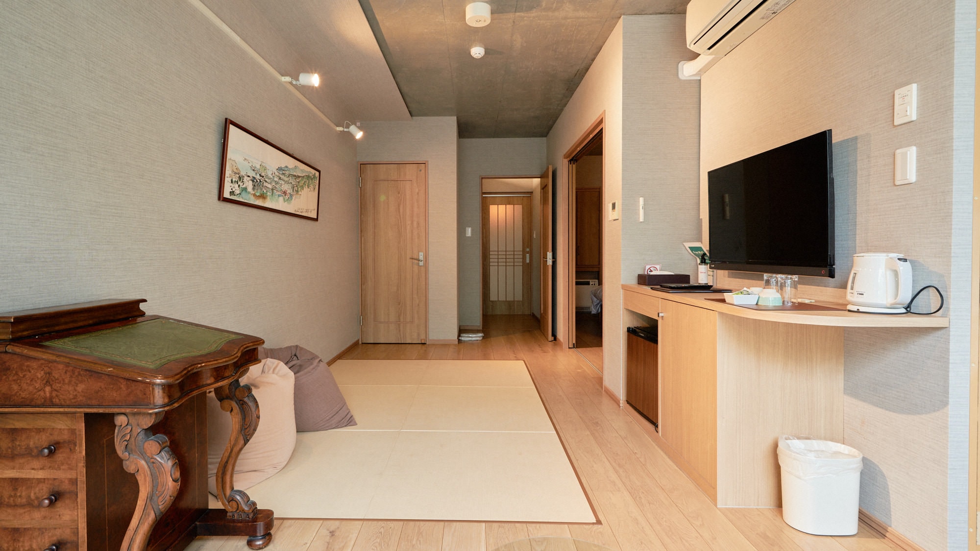 Living room twin (2 semi-double beds)