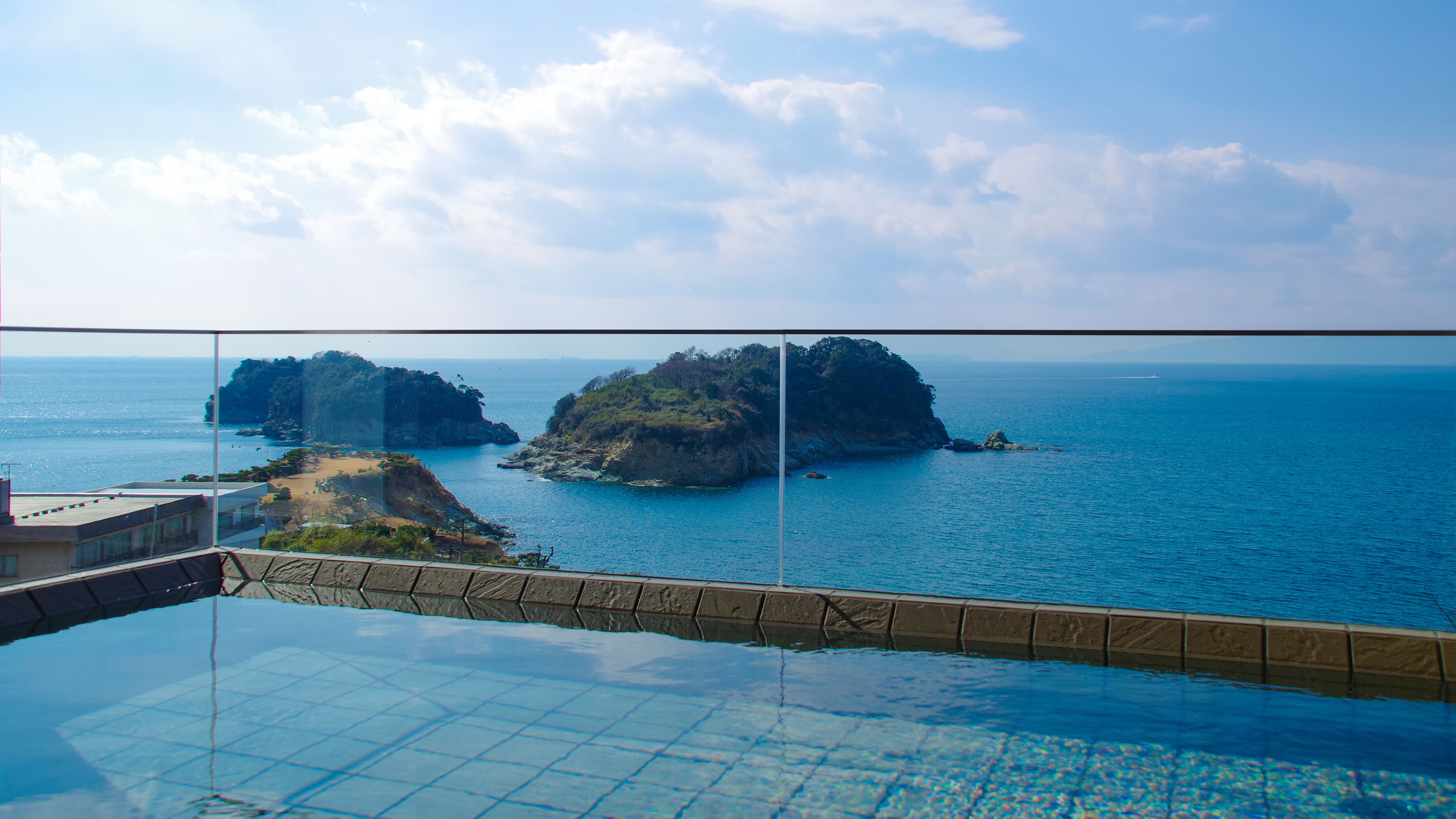 Open-air bath sea view