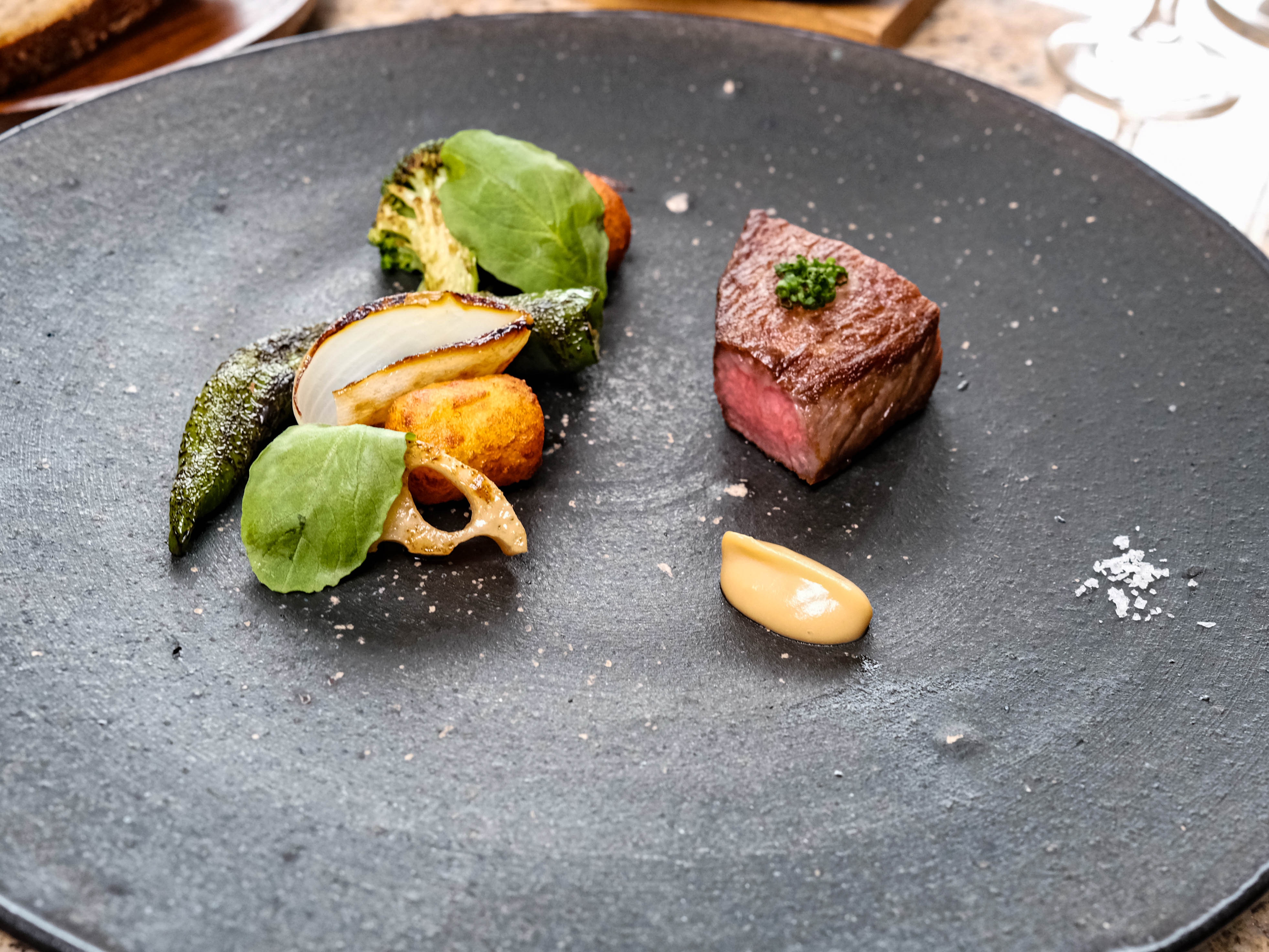 [Dinner] A5 rank Japanese black beef grown in Shizuoka, aged for 60 days