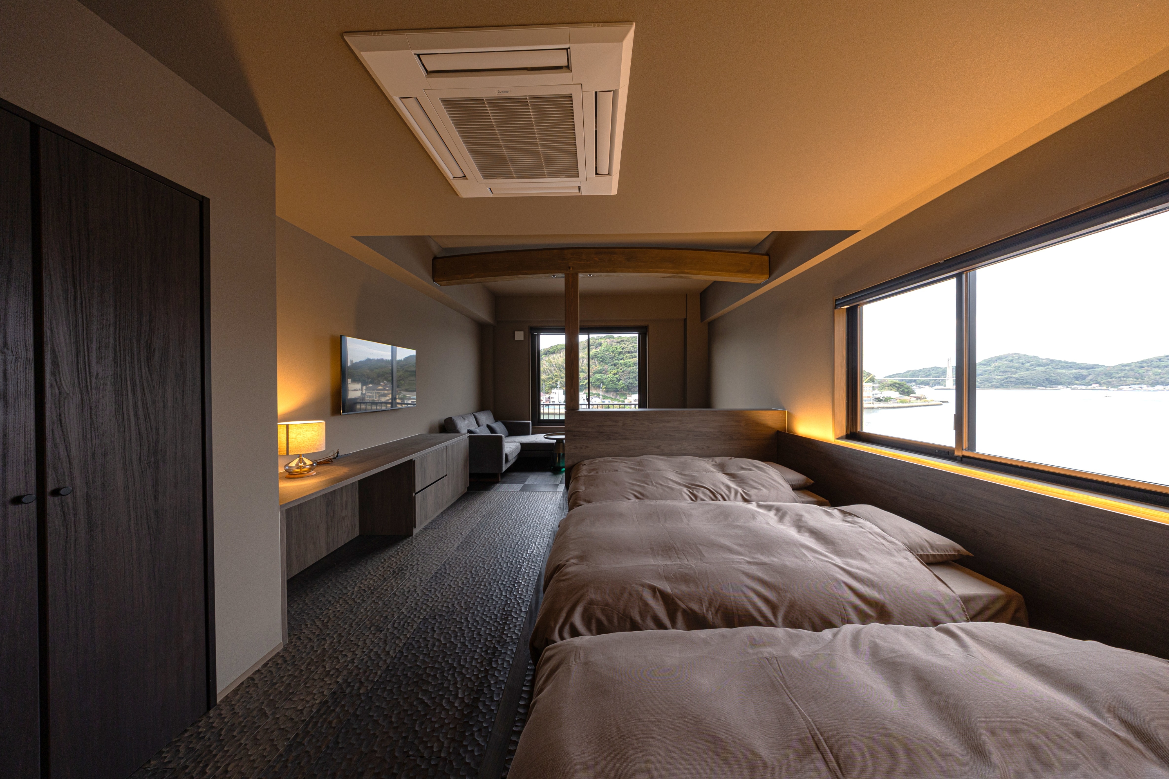 Superior corner room