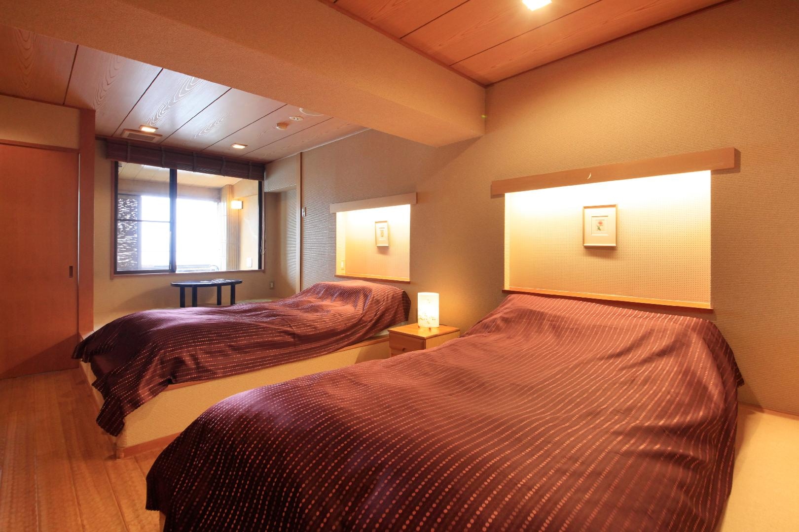 A Japanese-Western style room, limited to one room per day [Victorious guest room]. Recommended for those who are worried about their legs or who usually sleep on a bed.