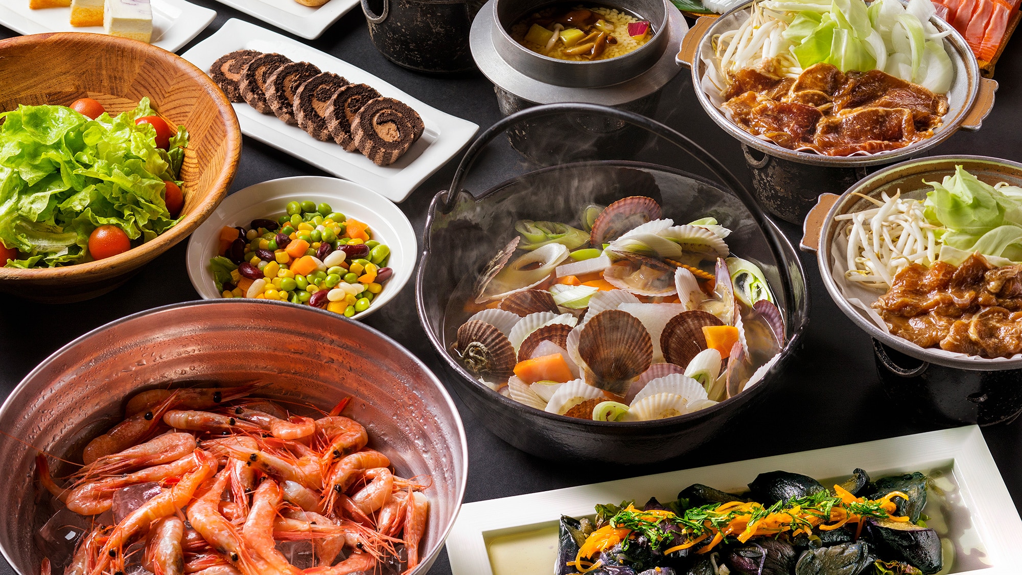 [Contoh buffet makan malam] Nikmati banyak makanan laut pegunungan yang segar dengan prasmanan Jepang, Barat, dan Cina.