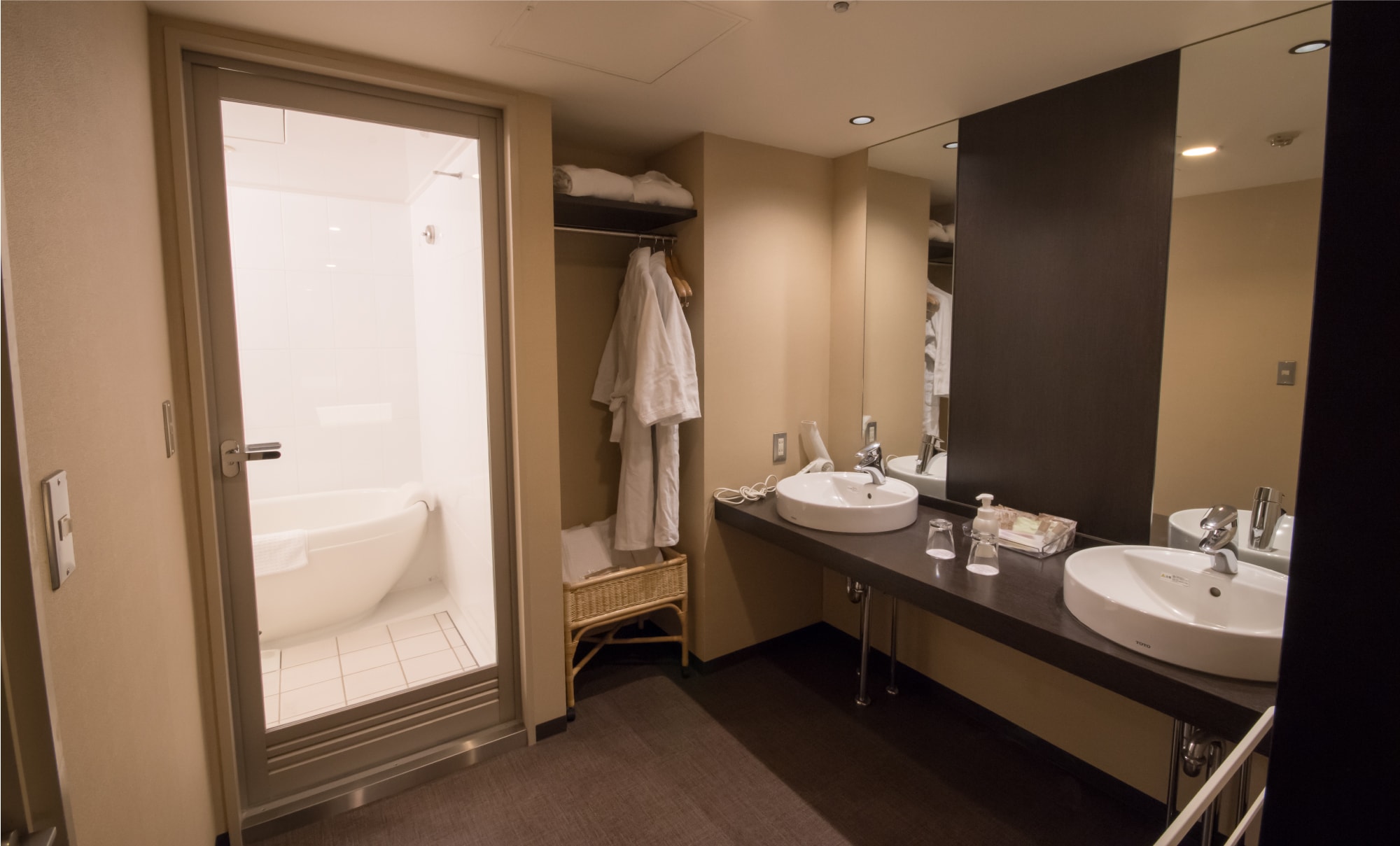 [Western-style room] {Annex 12th floor EX room}