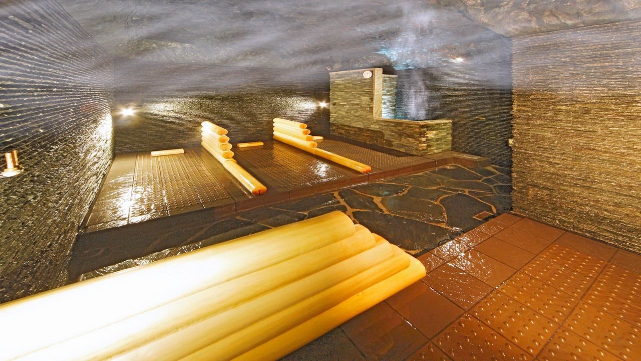 Panoramic view of Beitou stone bedrock bath