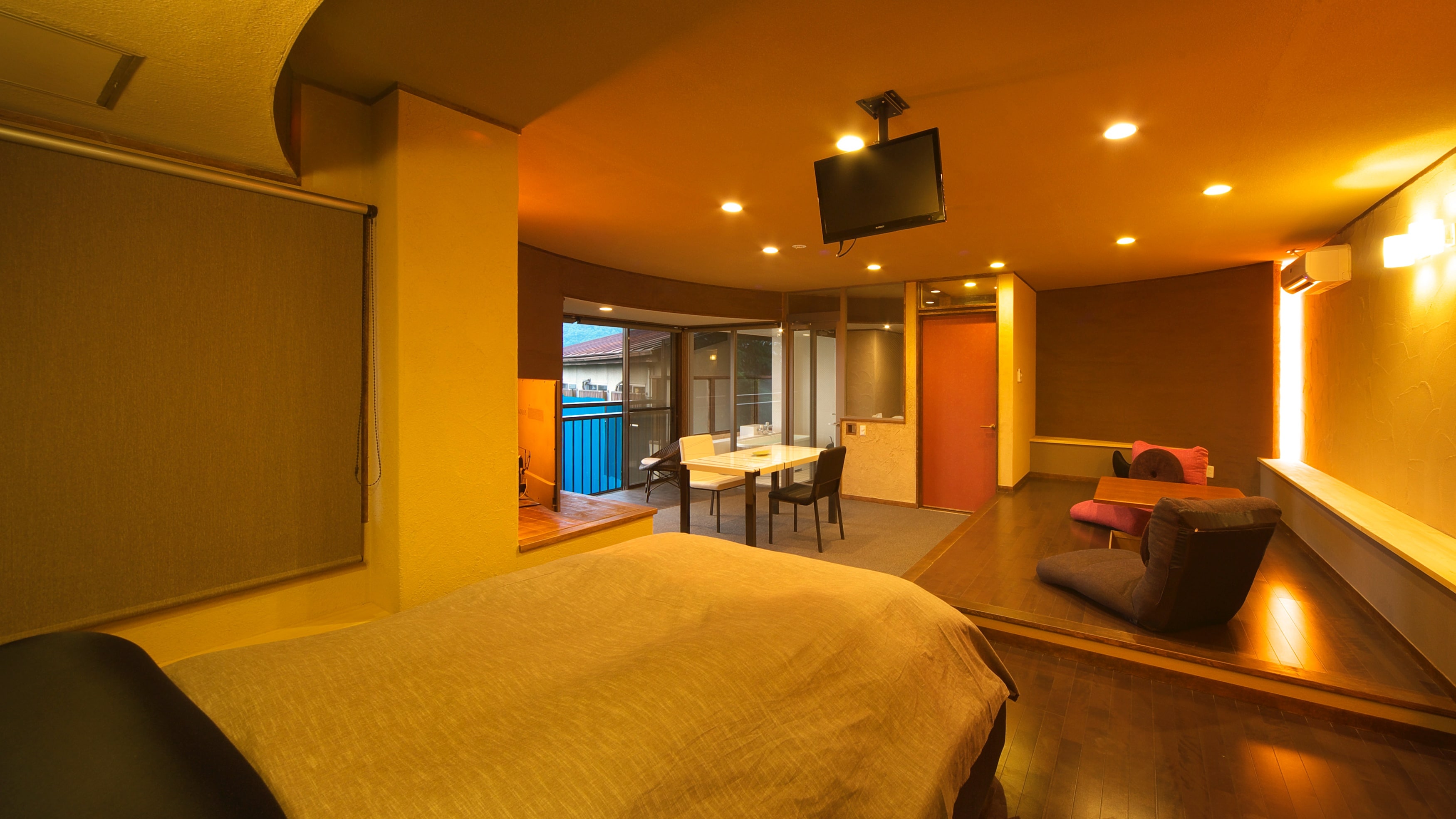 The shape of the room is “round”