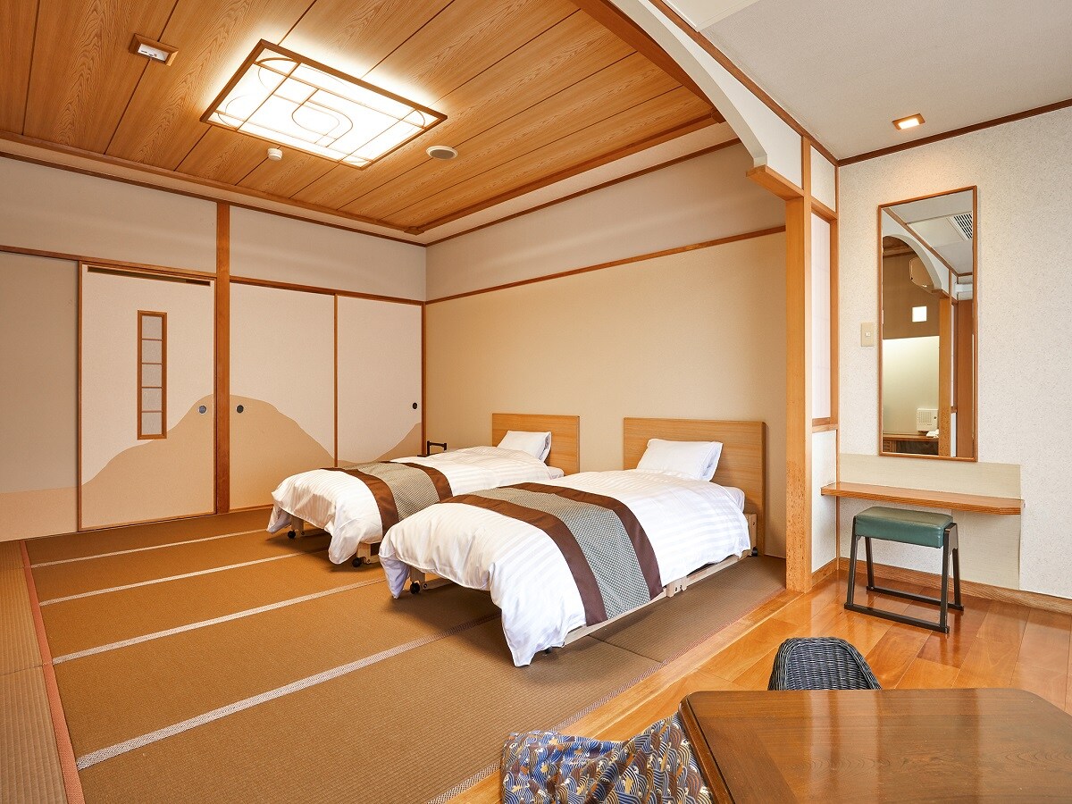 In addition to the 12.5 tatami mats, there is a wide veranda by the window with a table and chairs.