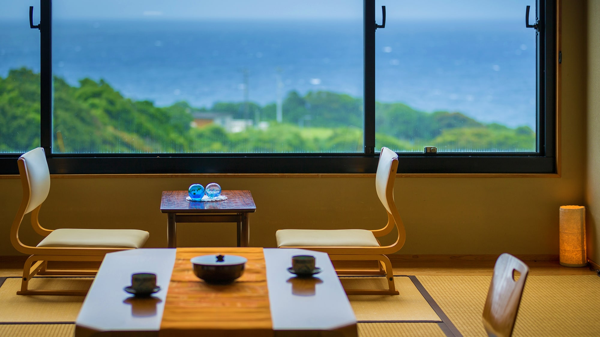 [Compact room on the sea side] [Image]