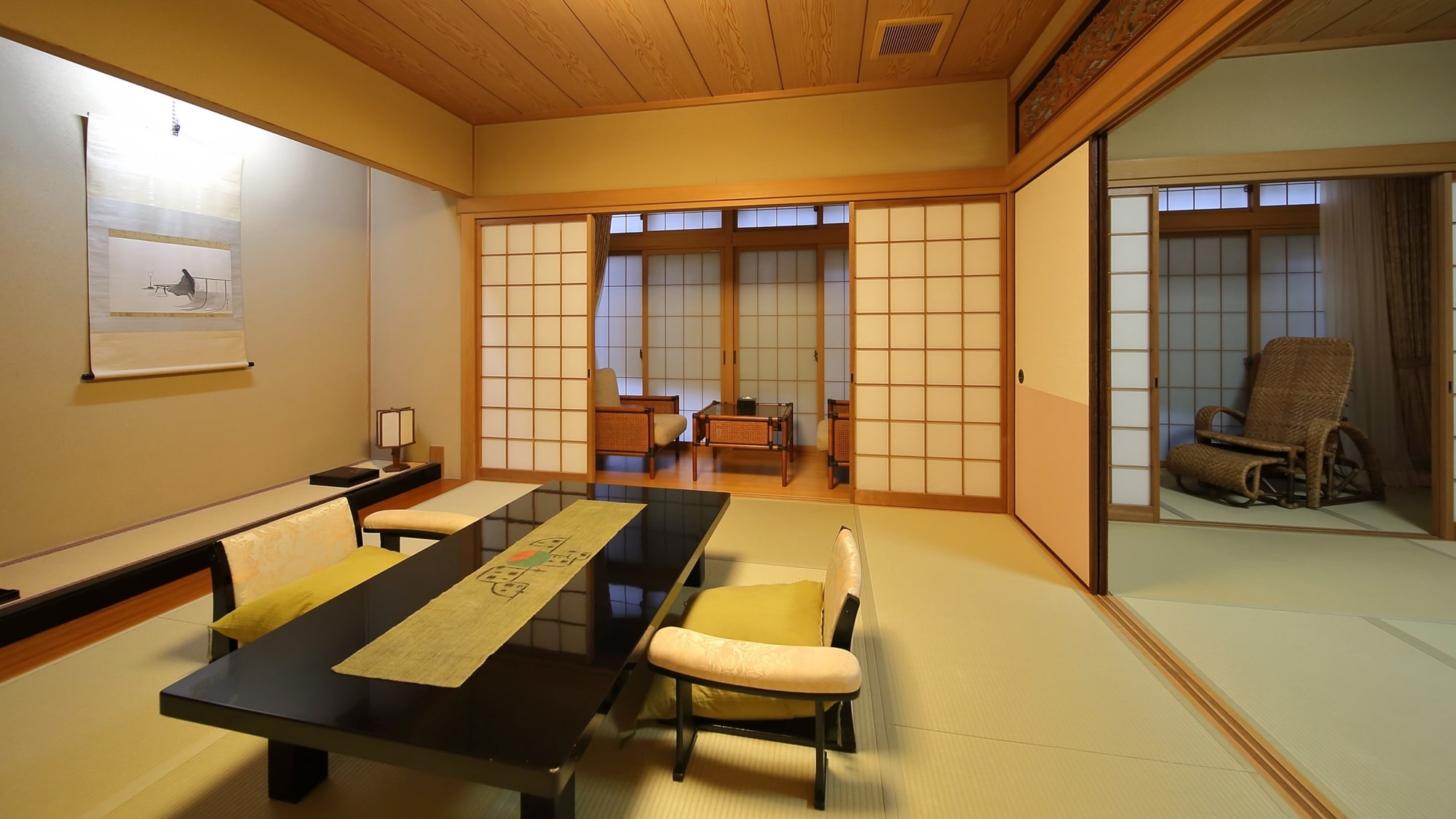 ◆ Special room with garden (8 tatami mats + 6 tatami mats + next room) ◆ With cypress-made indoor bath ◆ No smoking