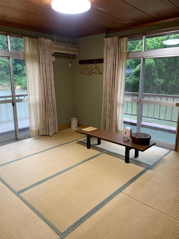 2nd floor triple room