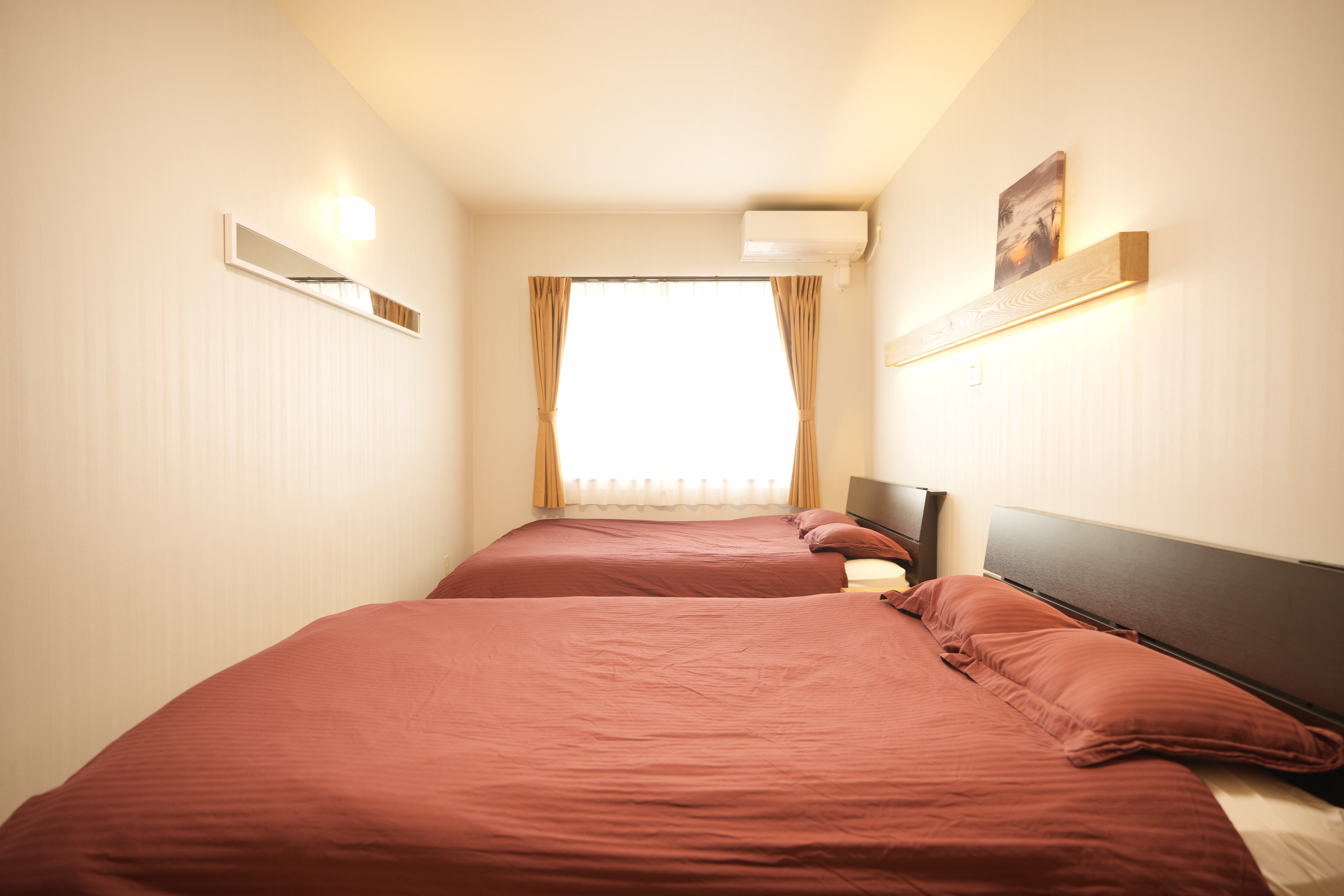 Room 201/Bedroom with two double beds
