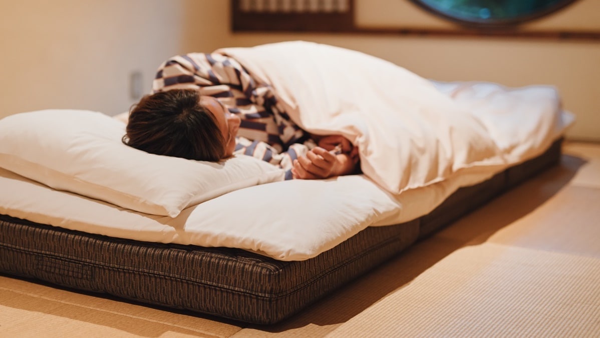 The Japanese-style futon mattress is 11cm thick.