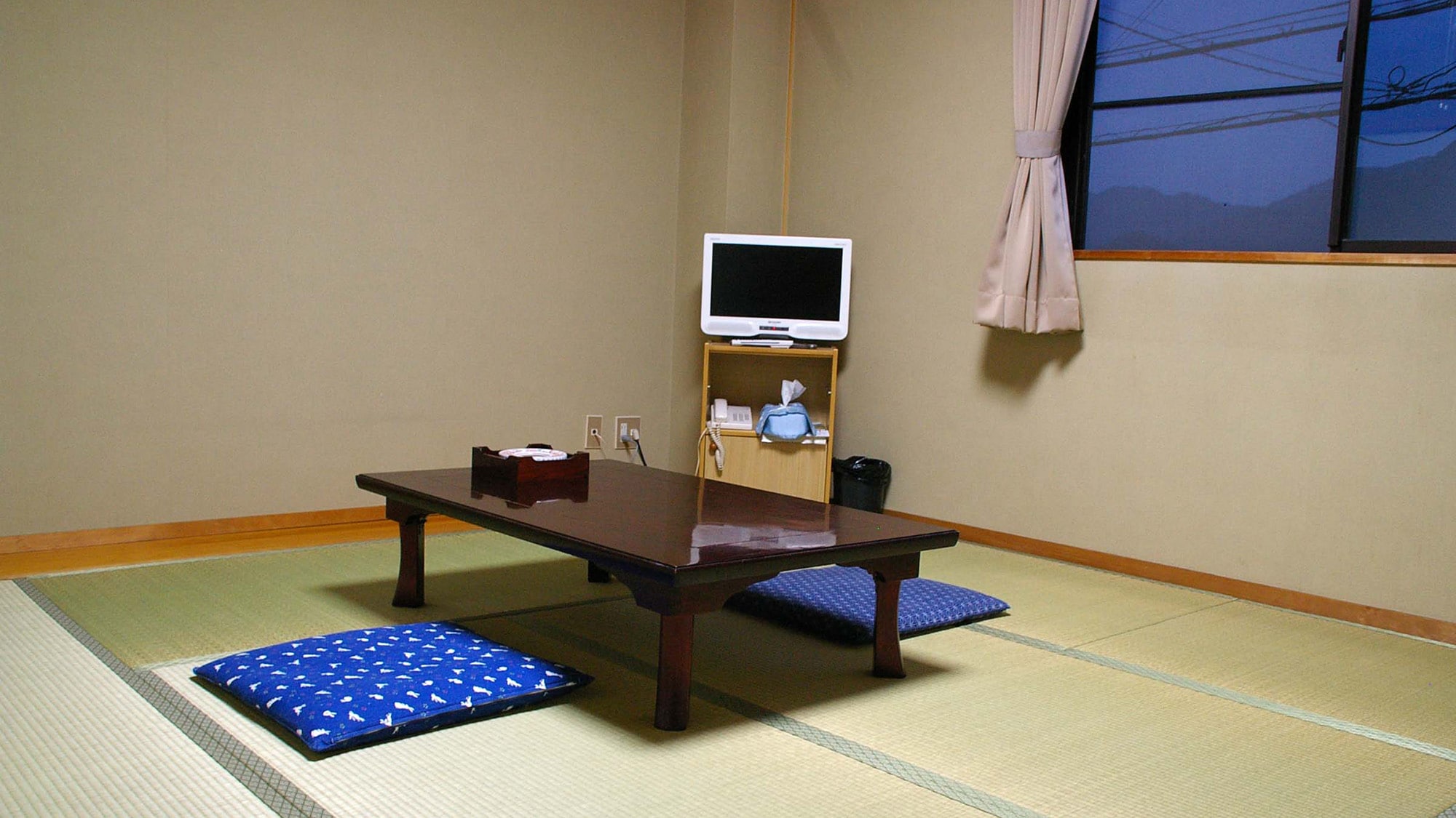* Japanese-style room 8-9 tatami mats (without bath and toilet)