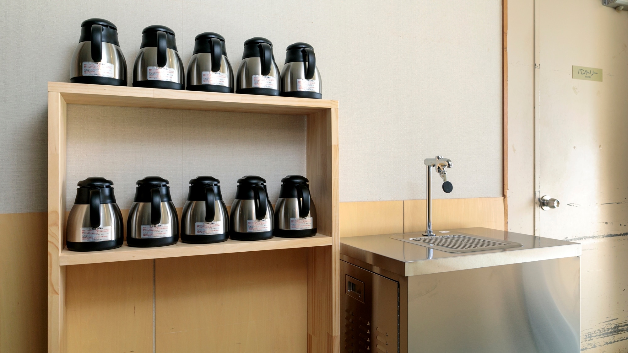 Rindokan的3樓和4樓電梯廳僅安裝了飲水機。