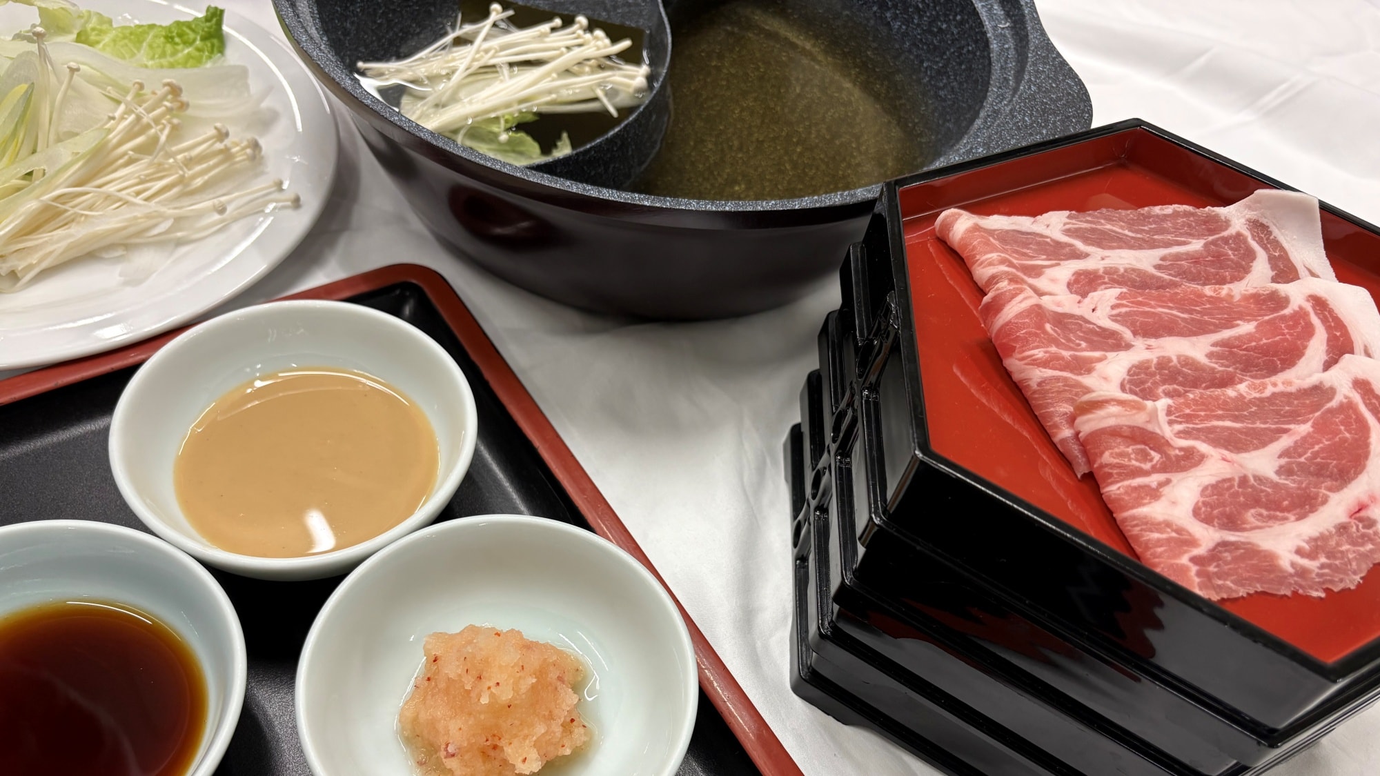 *Example of Shabu-shabu plan/We look forward to serving you high-quality pork and fresh seasonal vegetables.