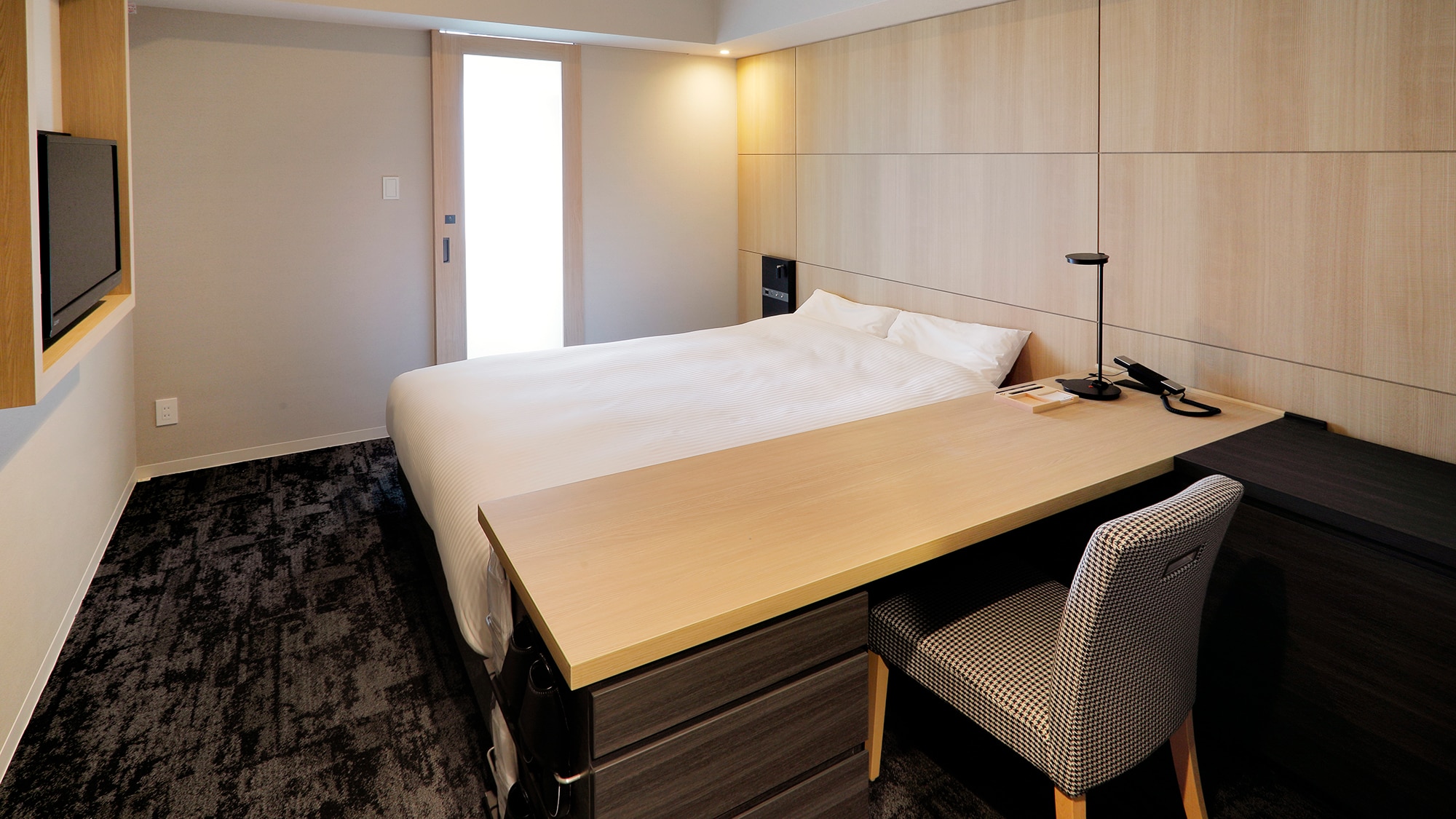 ห้องอ้างอิงพร้อมโต๊ะกว้างและเหมาะสำหรับธุรกิจ