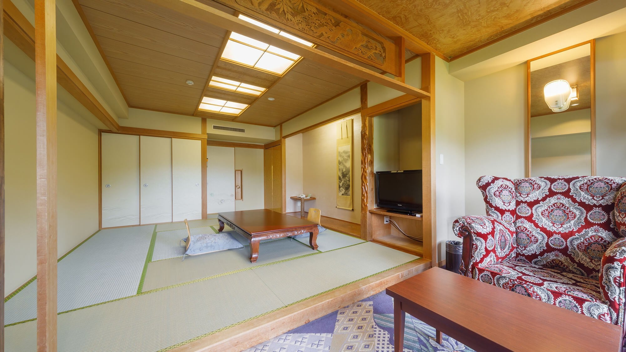 [New building] Japanese-style room 10 tatami mats / New building Japanese-style room ideal for family trips and group trips.