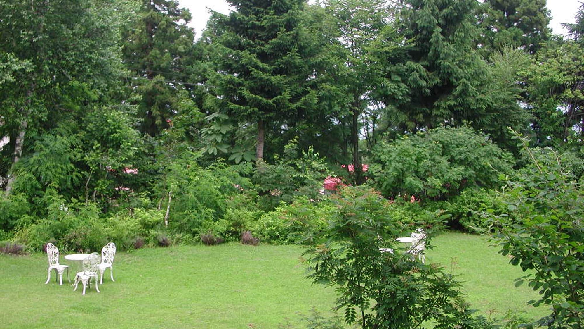 *Courtyard (green)