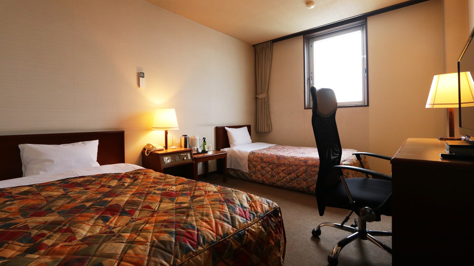 [Twin room] Semi-double & single bed