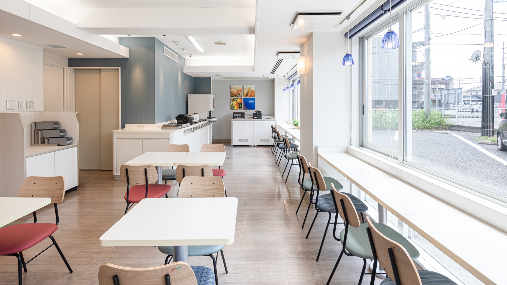 [Lounge space] Available for breakfast. Enjoy your time here with a welcome drink service.