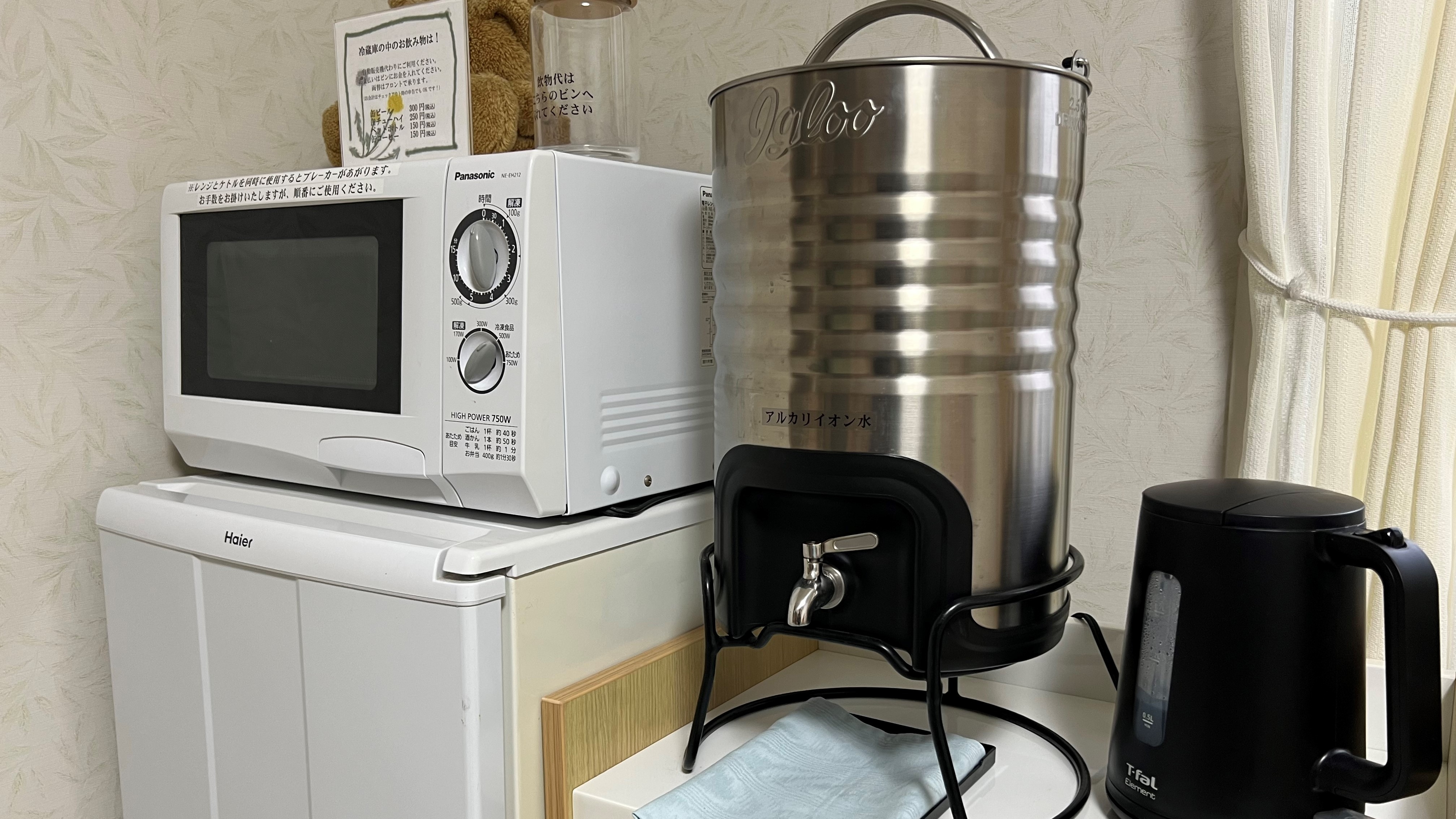 There is a microwave and kettle in the playroom on the first floor of the main building. Drinks are also available for purchase!