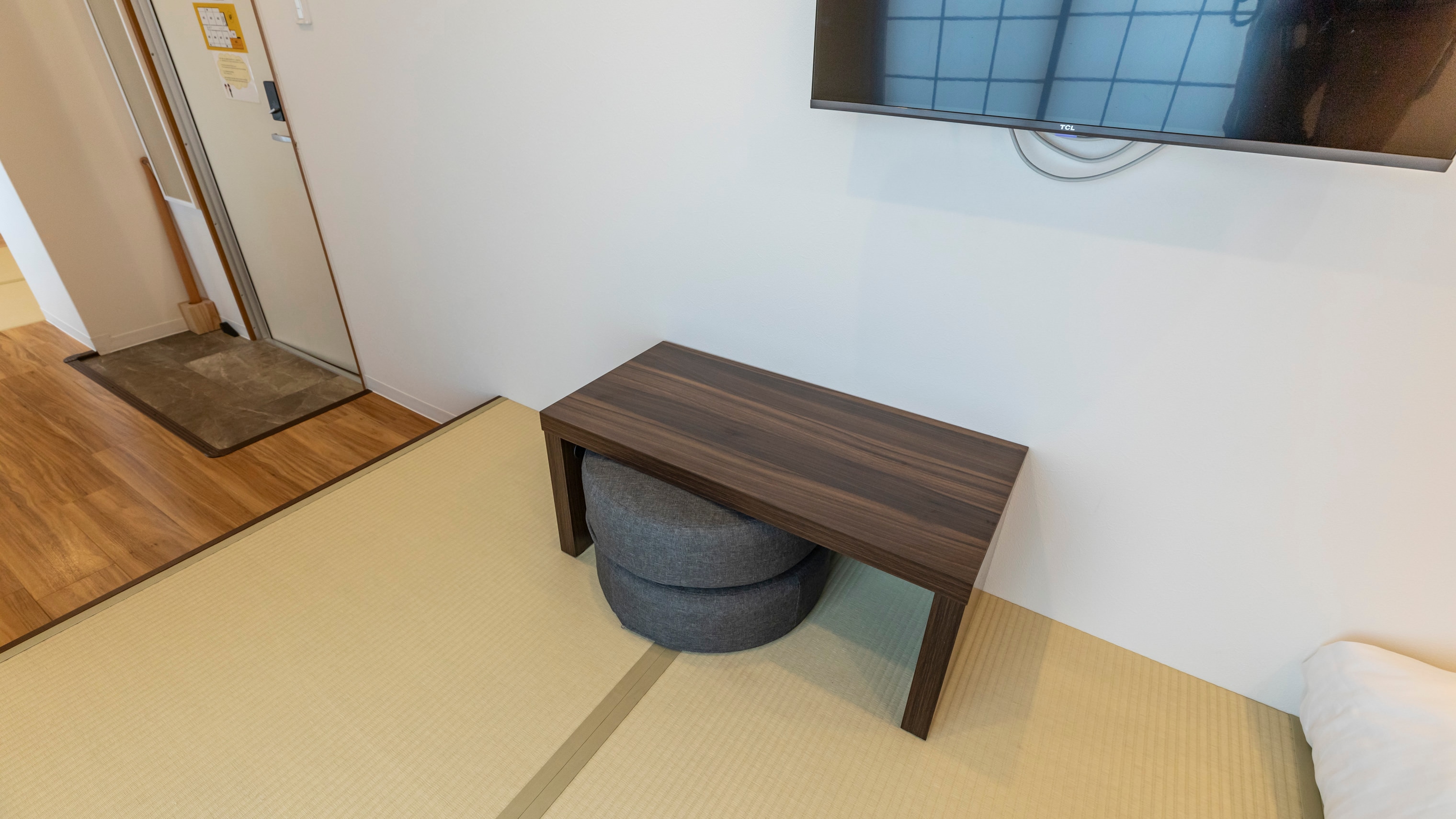 [Non-smoking] Modern Japanese-Western style room for 1-4 people