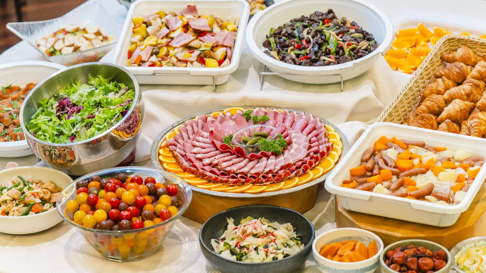 Breakfast buffet (*Image is for illustrative purposes only)