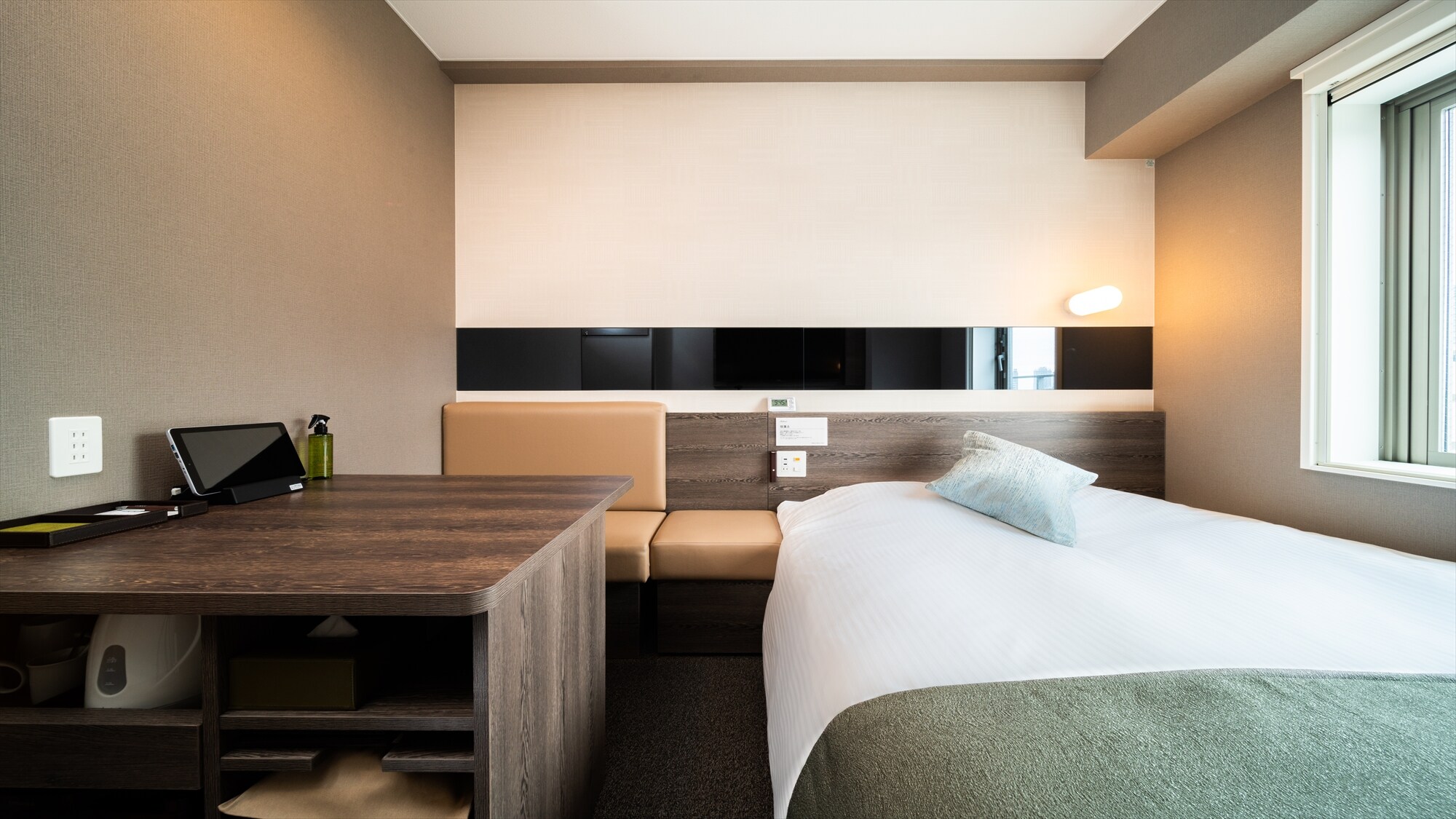 You can relax in the spacious bed.