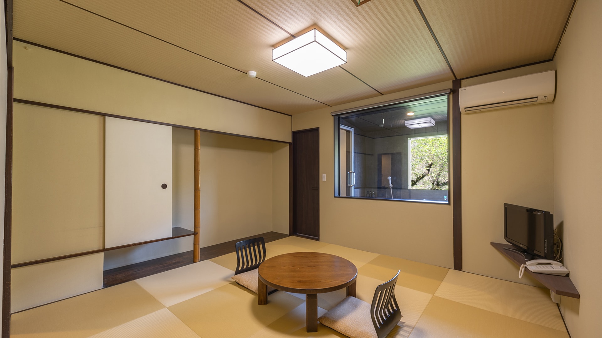 Japanese-style room with an open-air bath with natural hot spring water