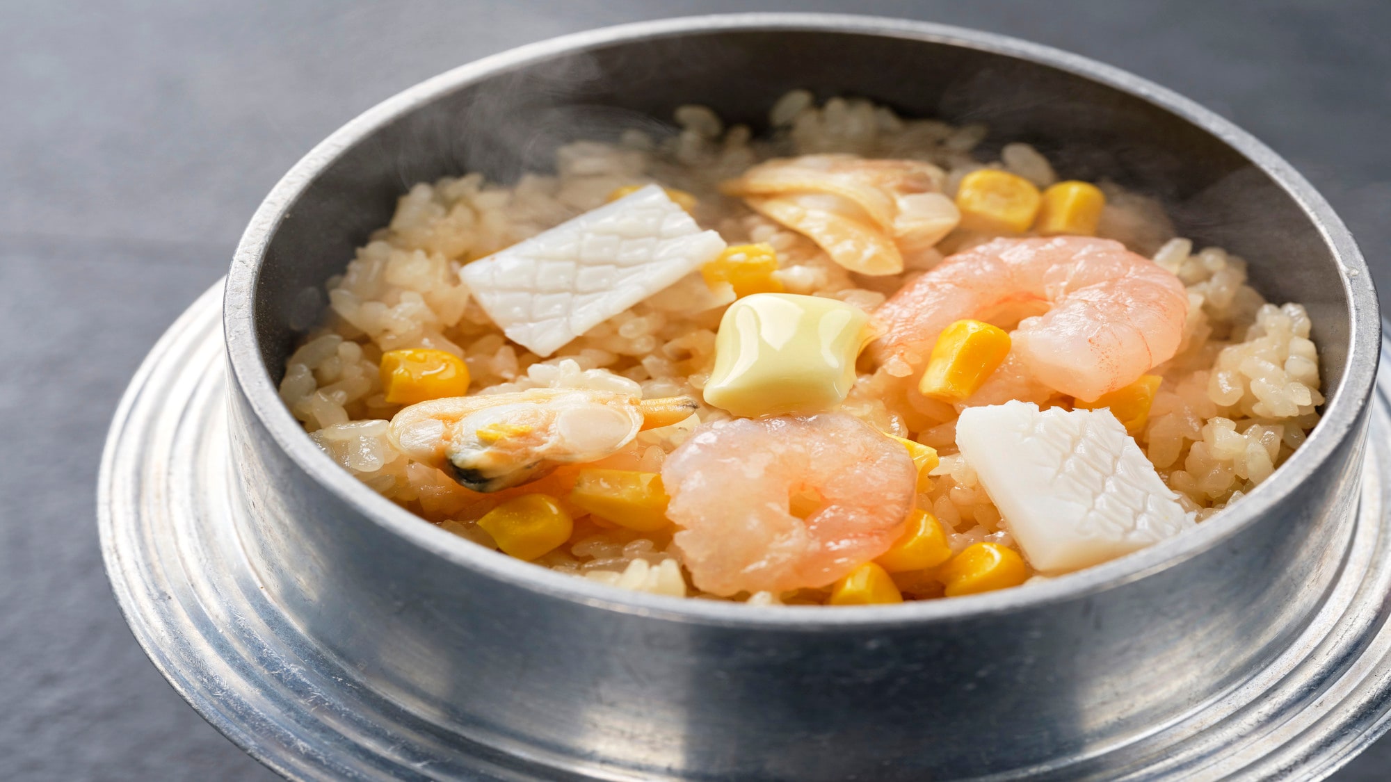 2026年6月至8月：特别怀石料理课程，选用当地丰富的食材烹制。