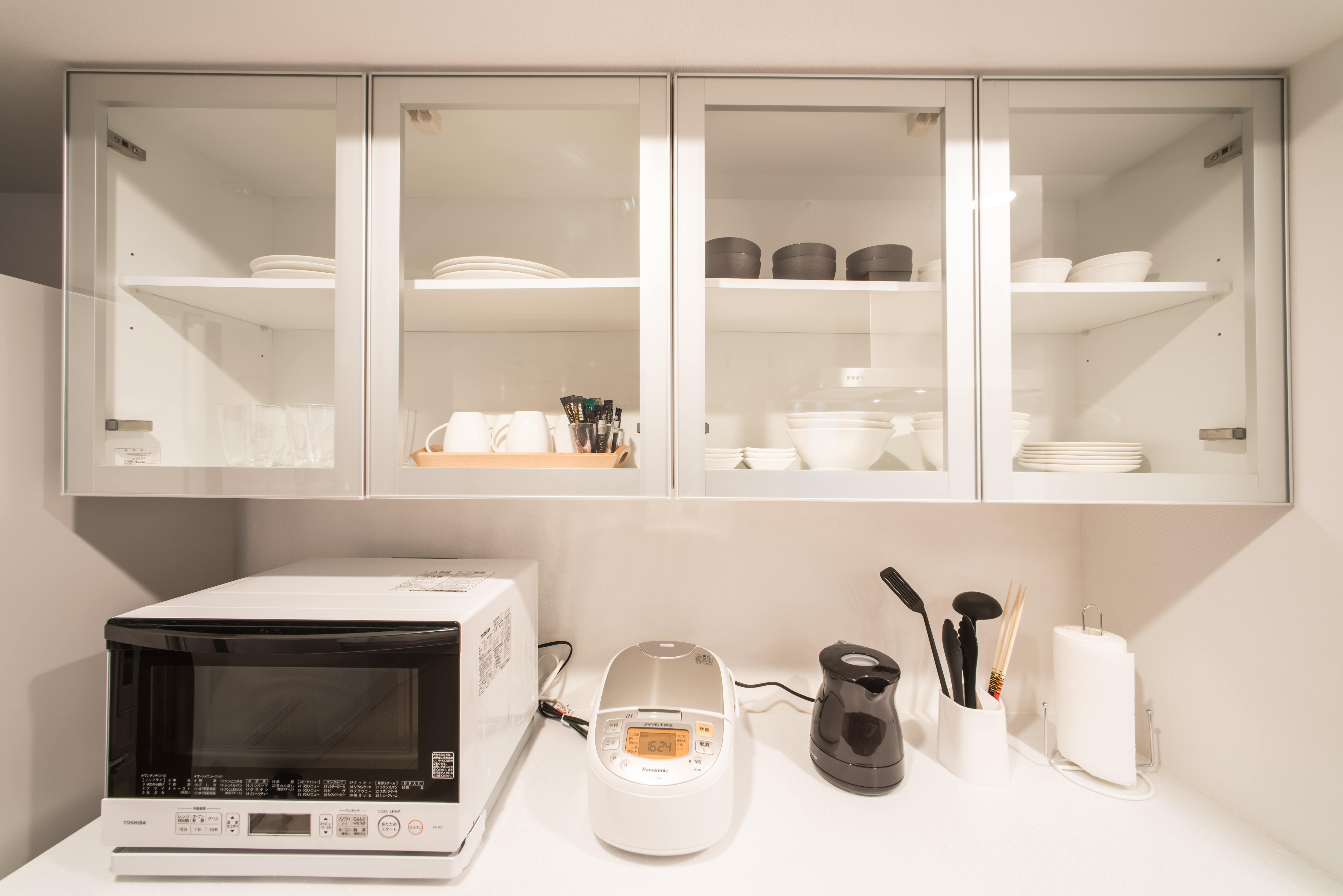 Cooking appliances and tableware