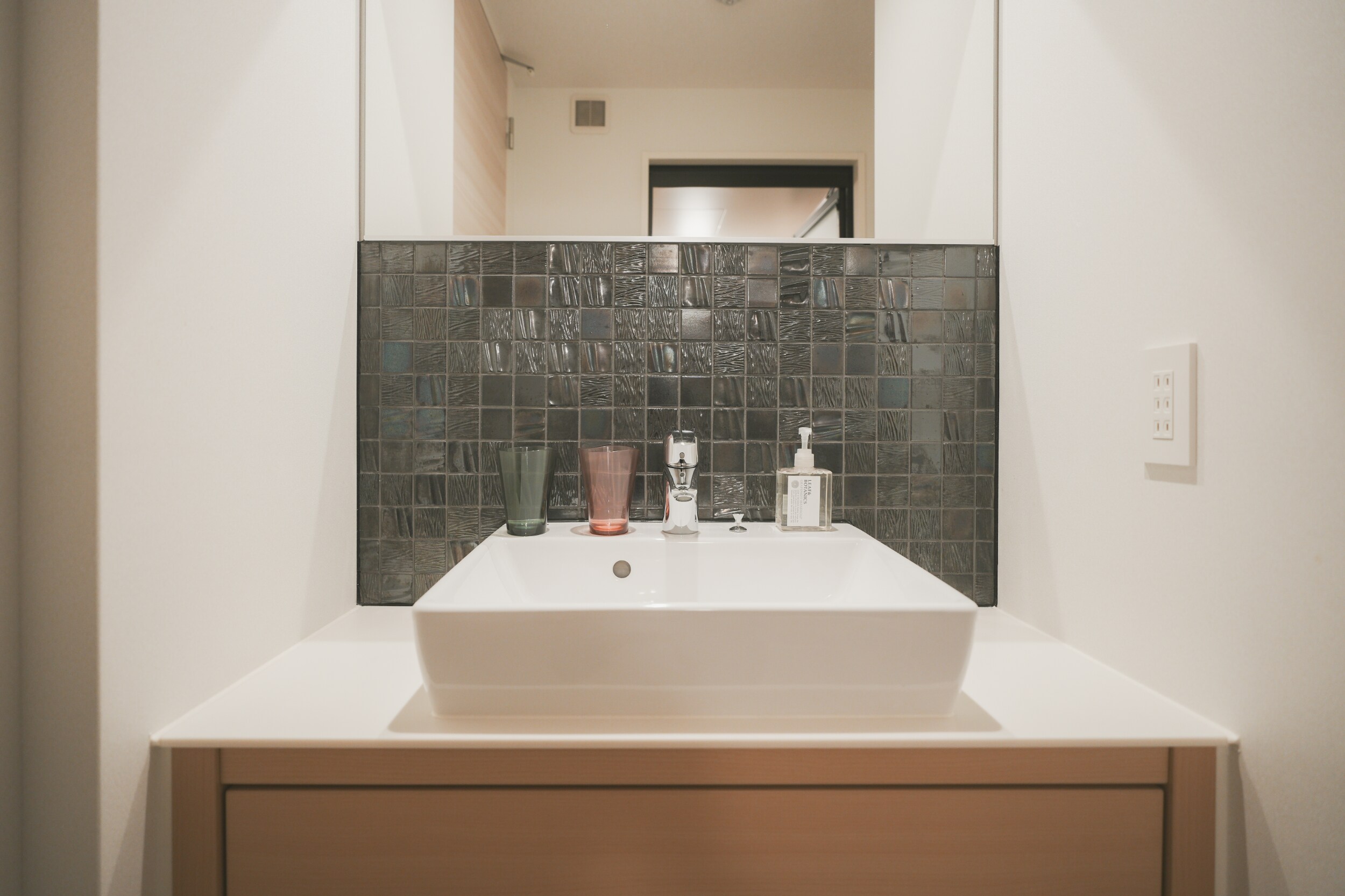 Separate washbasin