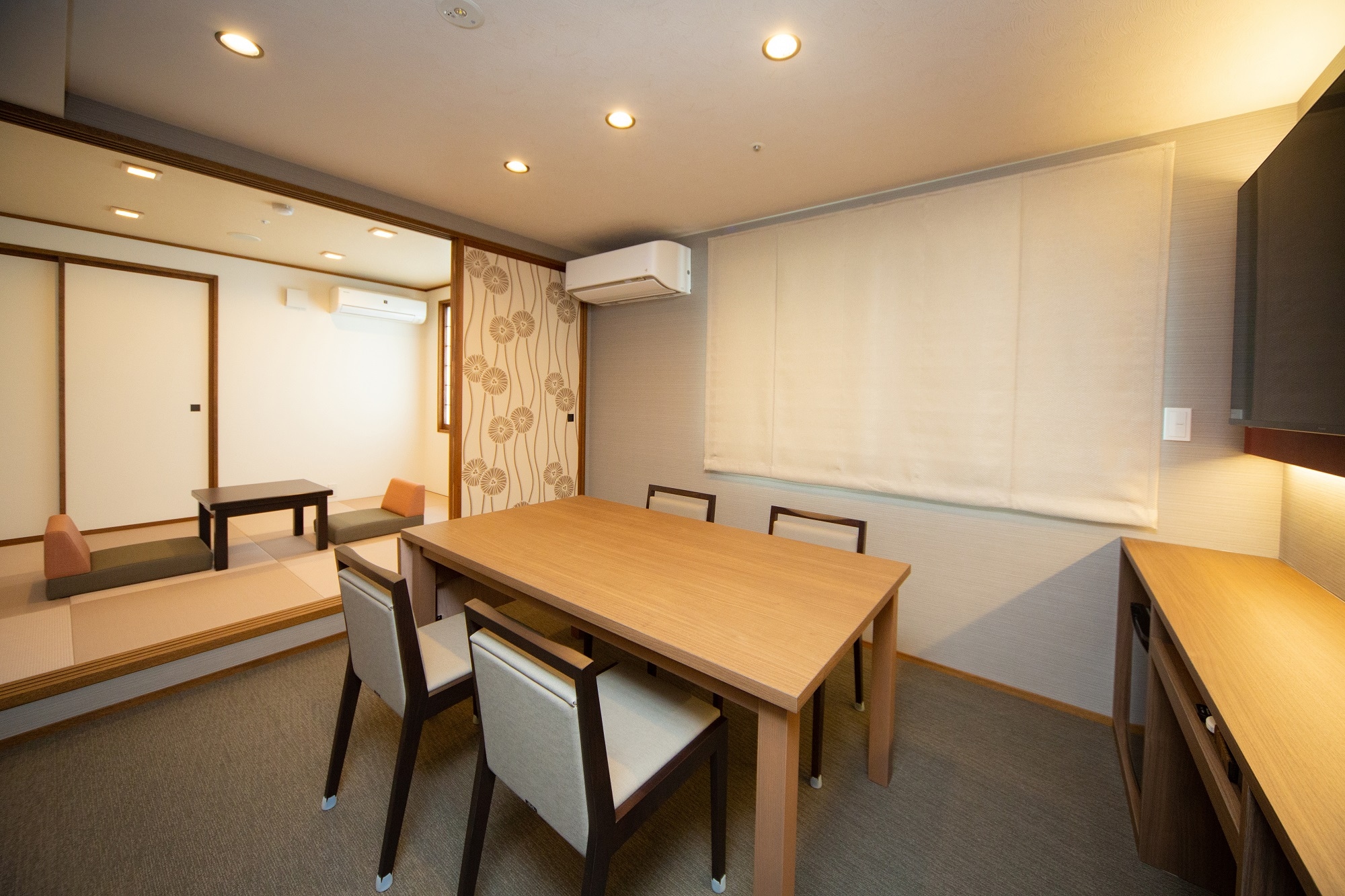 Japanese-Western style room with bath - White ~TSUKUMO~