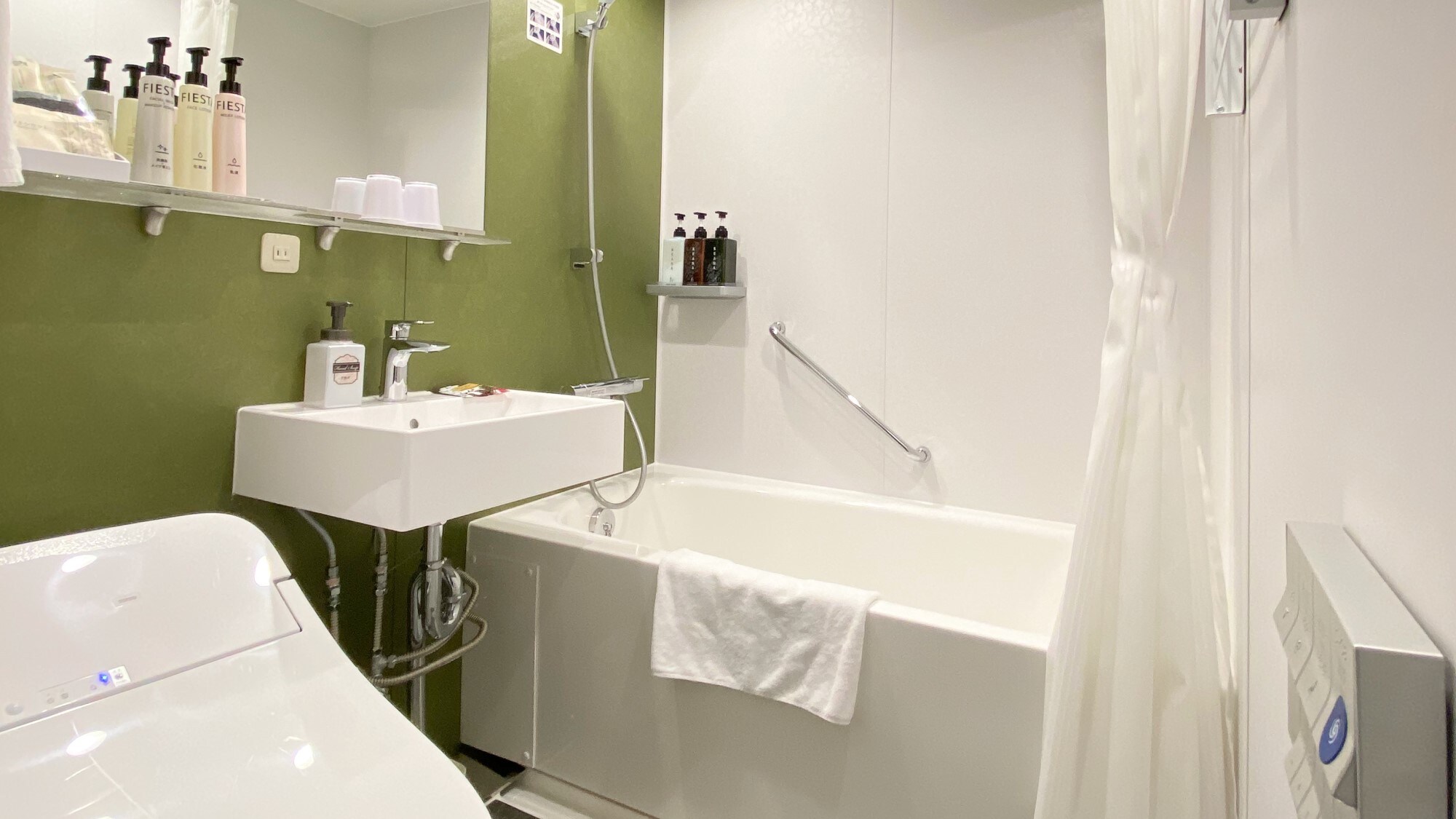 Moderate double room bathroom