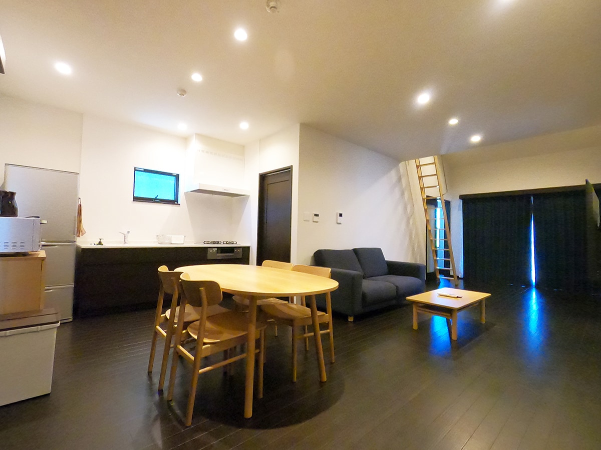 Uninohama Panari [Tin] Dining & Living