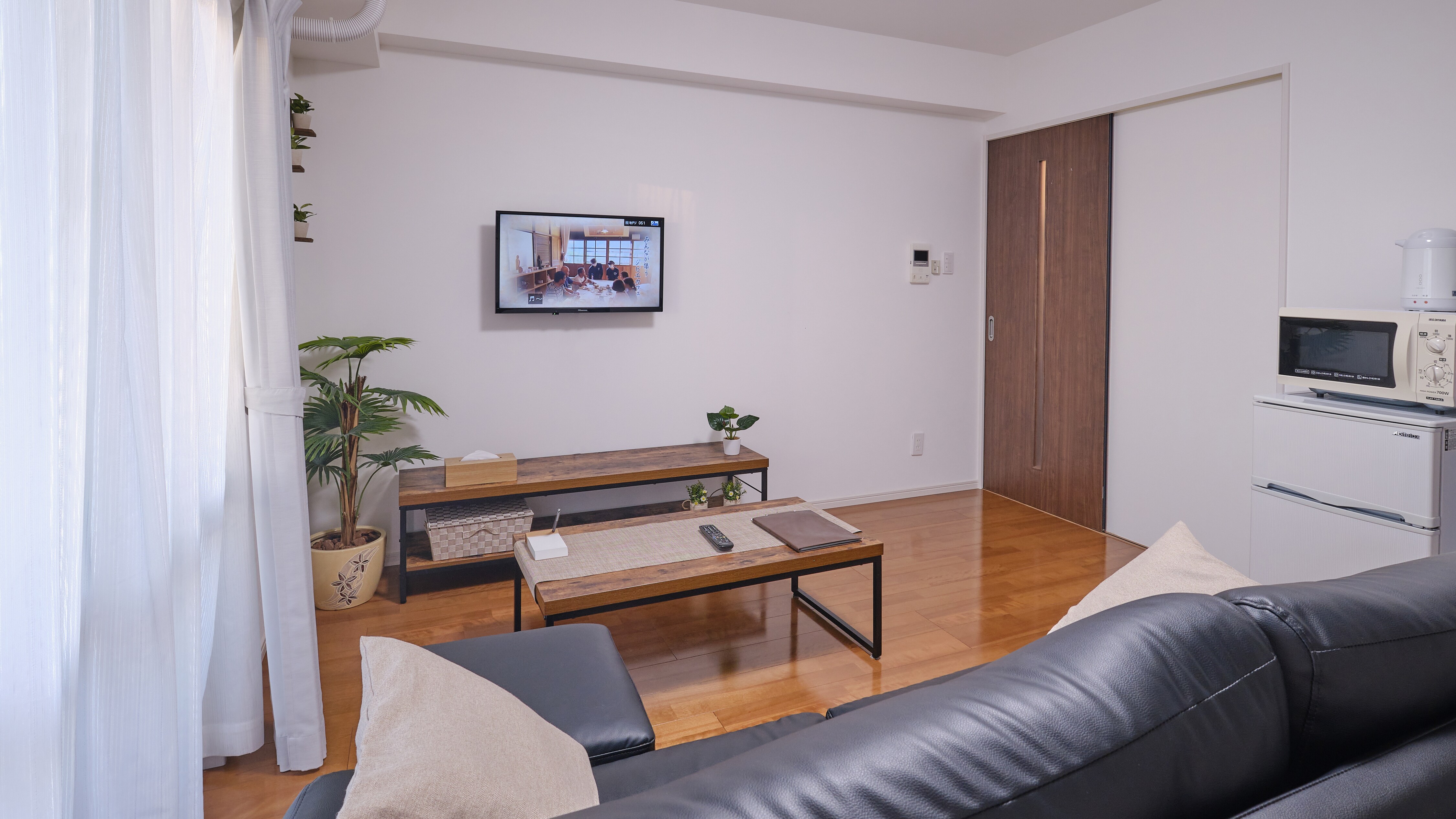 1 double bedroom: living room