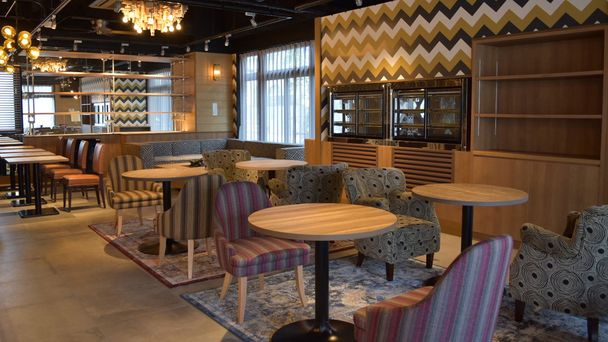 1F Restaurant & amp; BAR