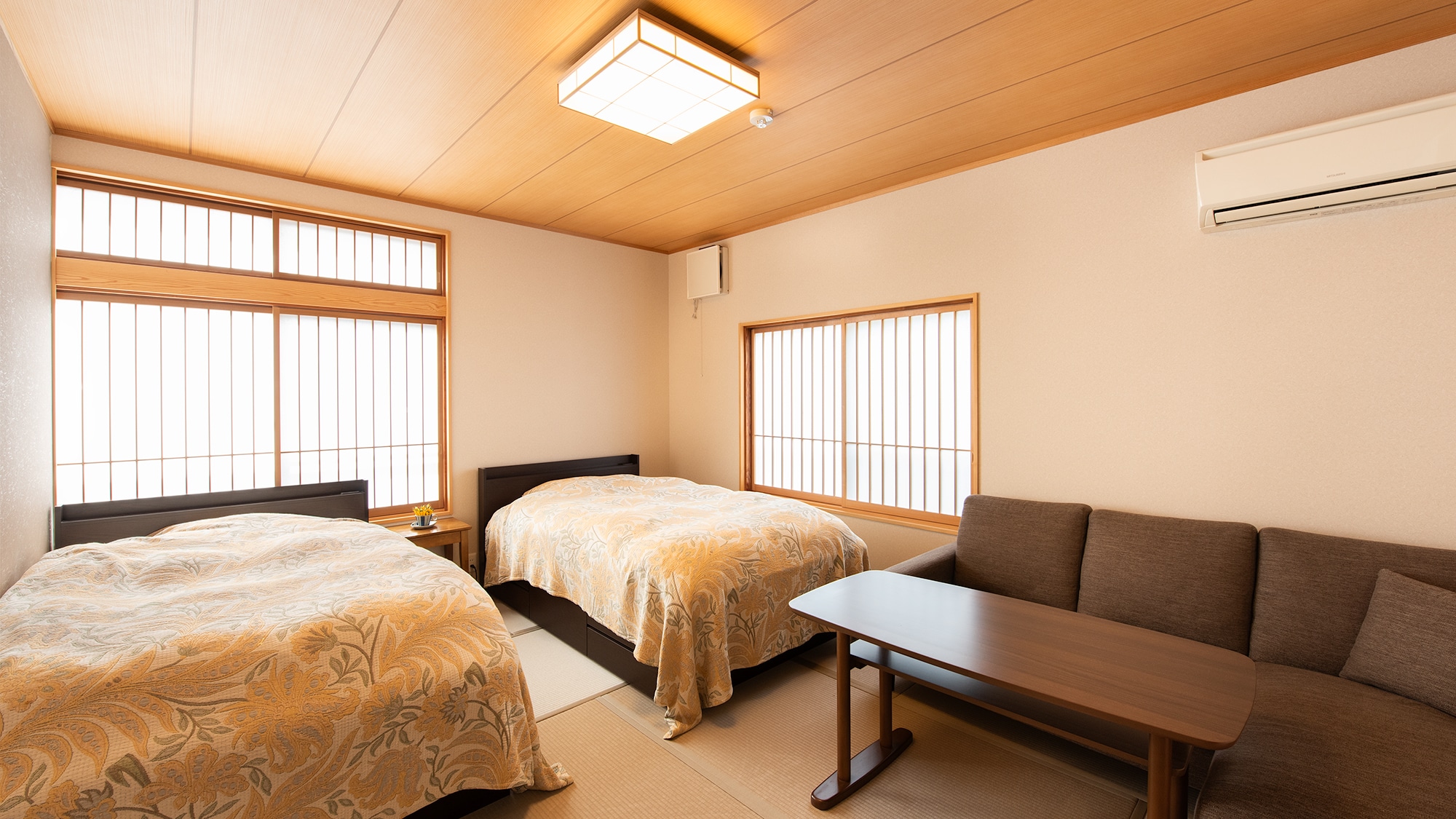 [Contoh kamar tamu] Kamar bergaya Jepang-Barat dengan 25 tikar tatami: Tempat tidur dan kamar bergaya Jepang yang menenangkan (bebas rokok, tersedia Wi-Fi)