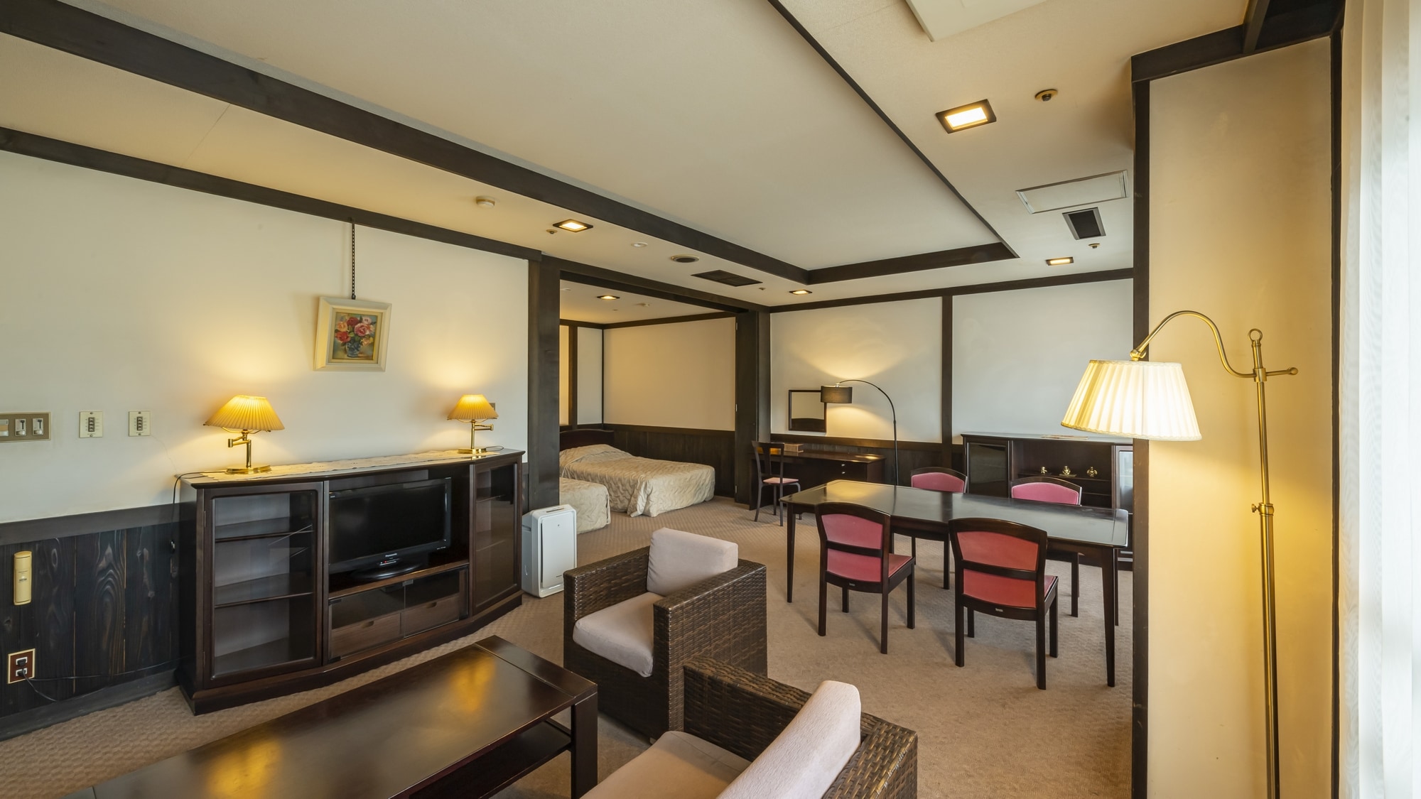 [Top floor semi-suite] Spend some precious time together as a couple.