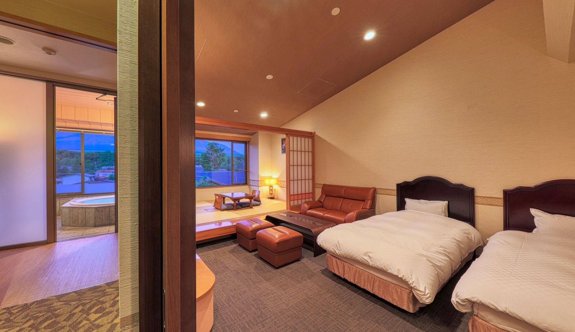 [Suite room with Mt. Fuji view hot spring bath] Limited to 1 suite. A relaxing time in a Japanese-style room with Ryukyu tatami mats and a hot spring bath.