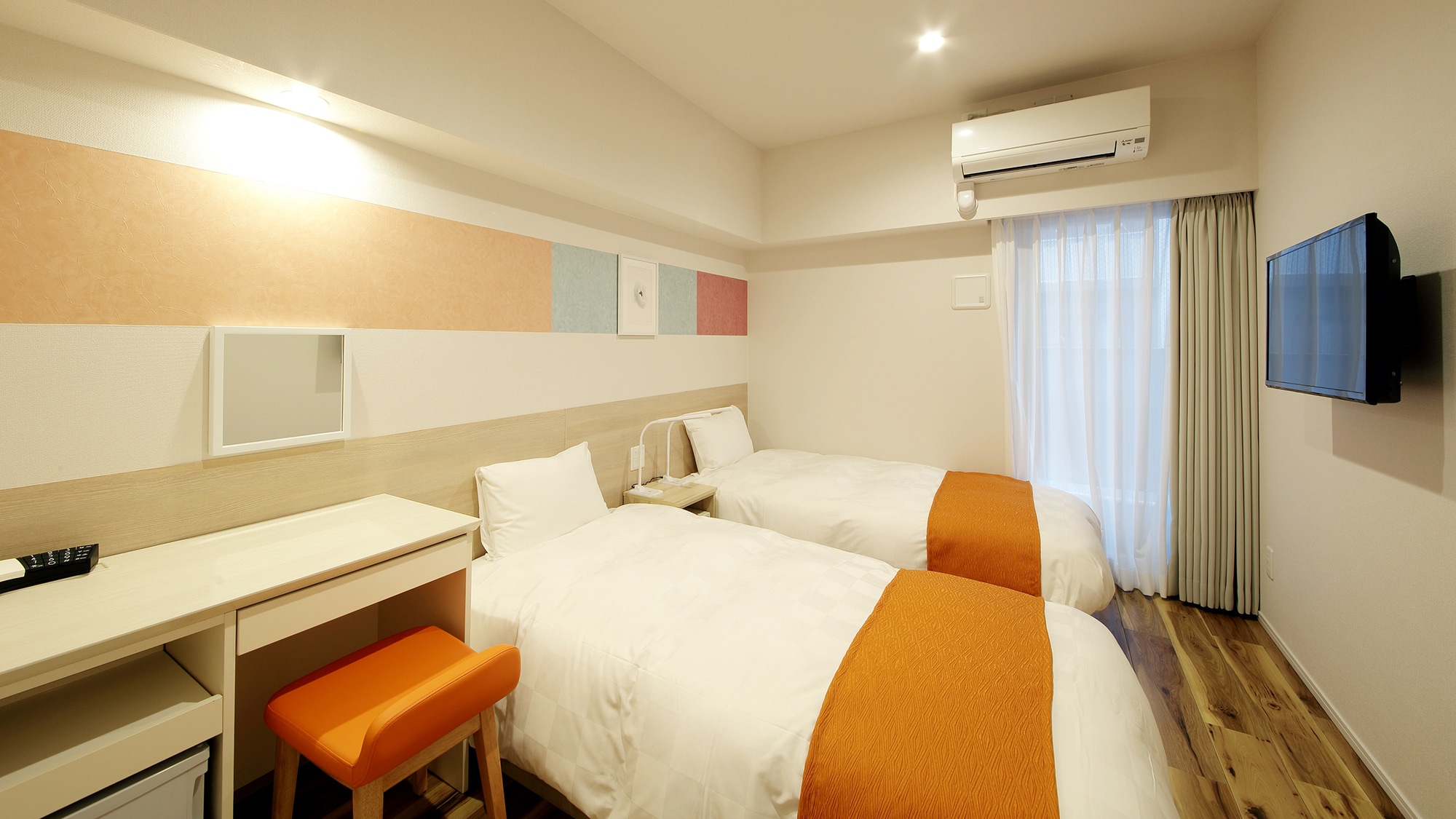 Standard twin room (up to 2 people)